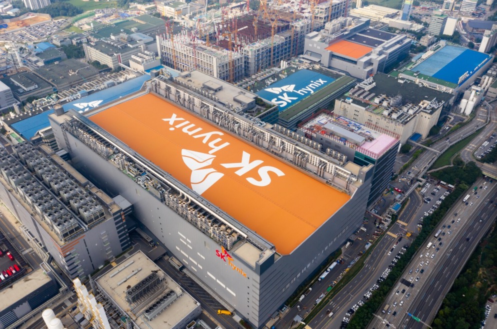 Hết Samsung, Micron rồi đến SK Hynix cảnh b&aacute;o: 2027 c&oacute; thể l&agrave; năm tồi tệ nhất lịch sử chip nhớ, tin buồn tiếp tục dội xuống t&uacute;i tiền người d&ugrave;ng - Ảnh 3.