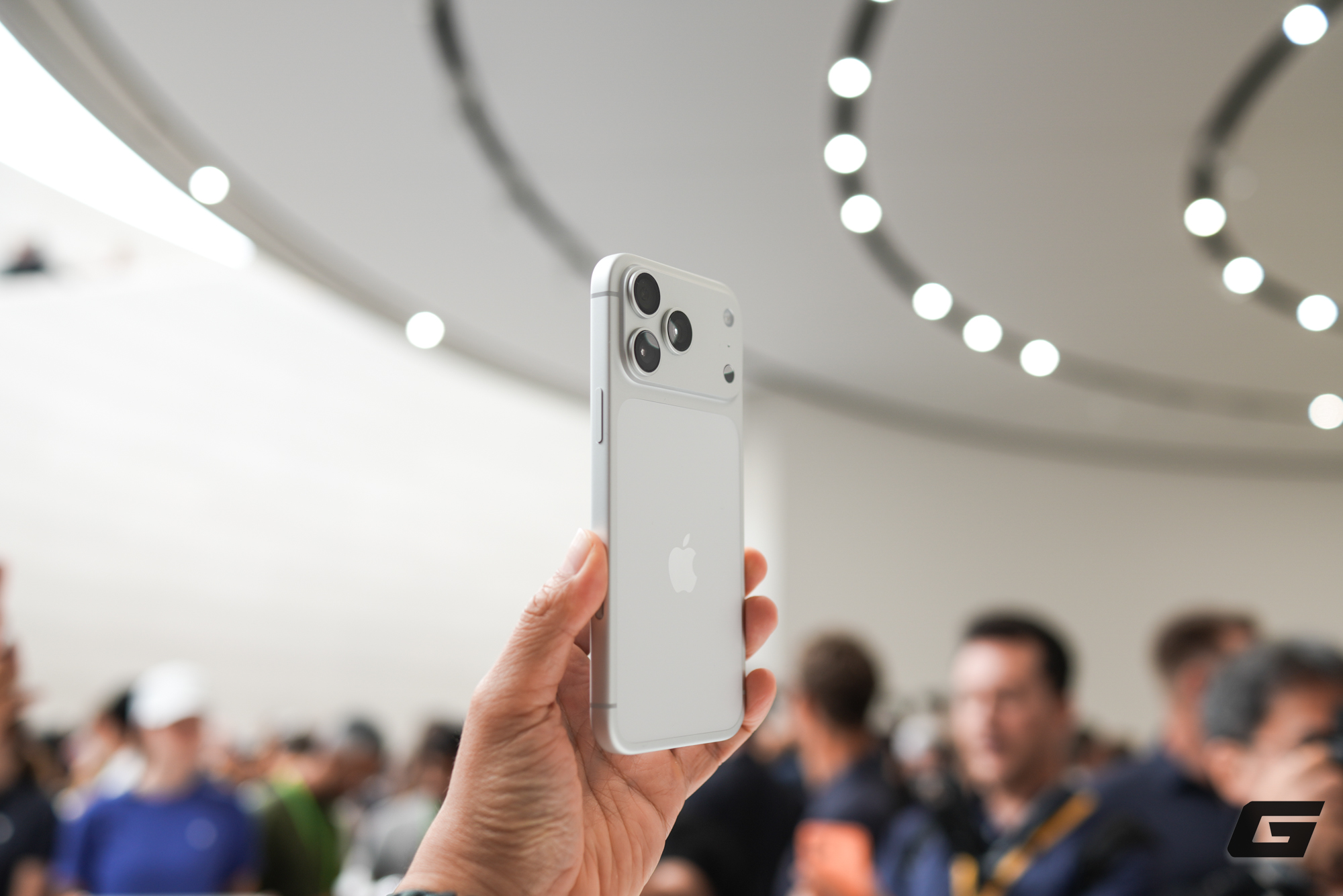 Gallery - Apple ngược dòng thị trường smartphone toàn cầu: iPhone lập kỷ lục mới ngay giữa lúc cả ngành lao dốc - image 2