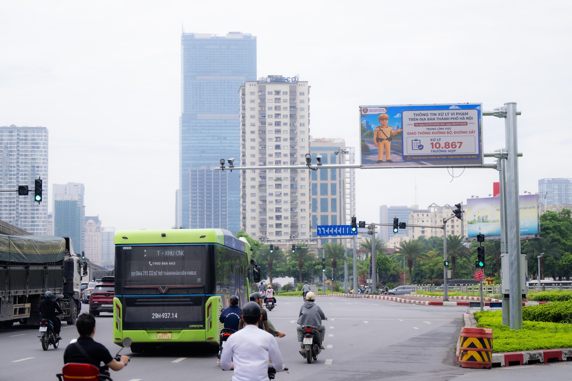 Cận cảnh hệ thống giao th&ocirc;ng th&ocirc;ng minh vừa - Ảnh 3.