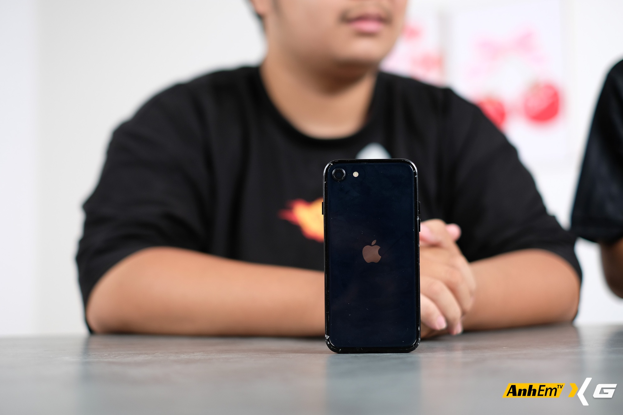 Sinh vi&ecirc;n Việt chế tạo th&agrave;nh c&ocirc;ng chiếc iPhone pin 6.500mAh- Ảnh 1.
