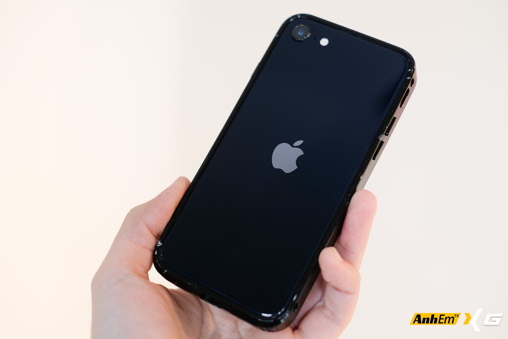 Sinh vi&ecirc;n Việt chế tạo th&agrave;nh c&ocirc;ng chiếc iPhone pin 6.500mAh- Ảnh 3.