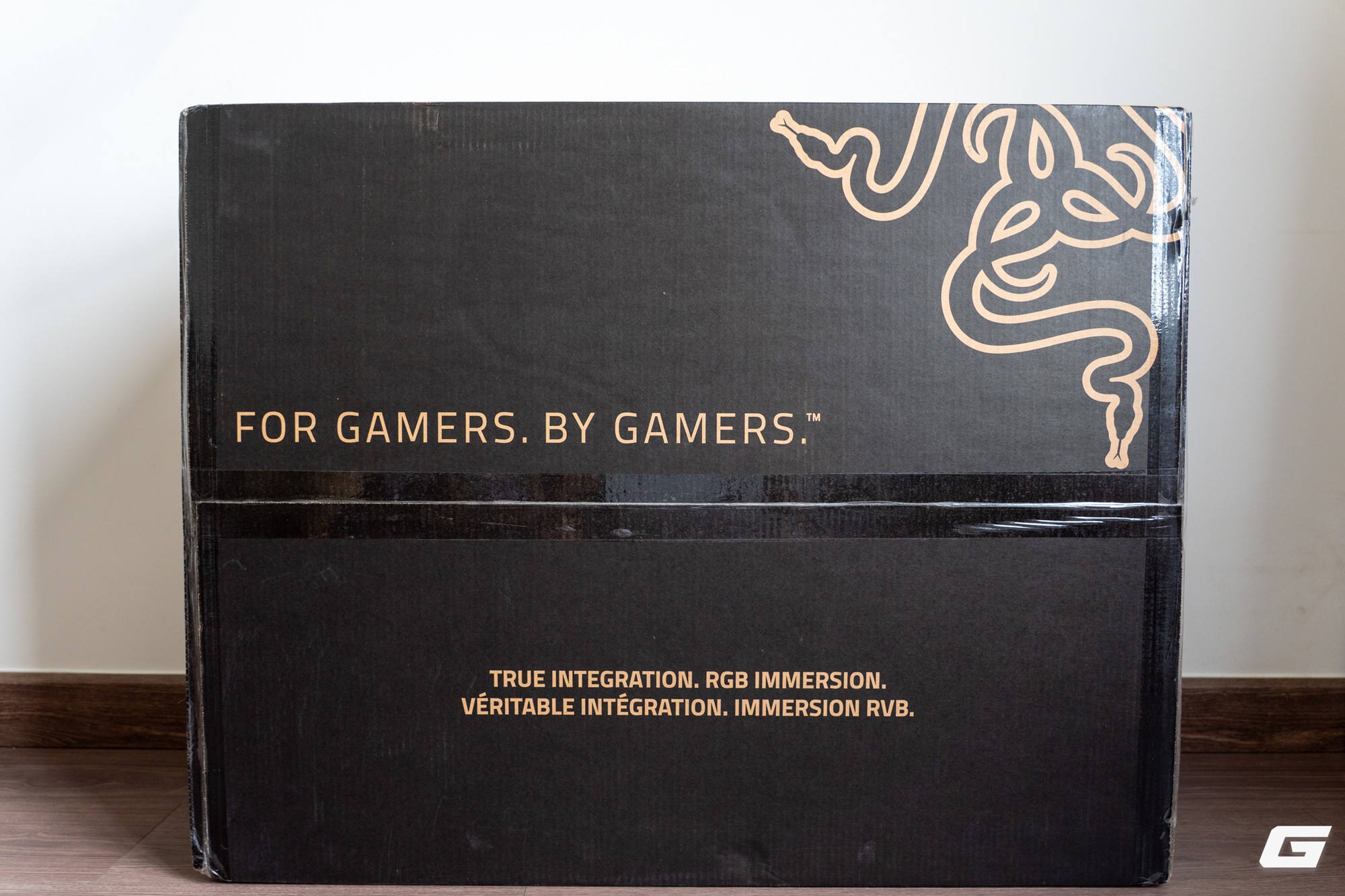 Trải nghiệm Soma Chroma: Ghế gaming RGB "kh&ocirc;ng d&acirc;y" 17,5 triệu đồng của Razer c&oacute; g&igrave; đ&aacute;ng ch&uacute; &yacute; - Ảnh 1.