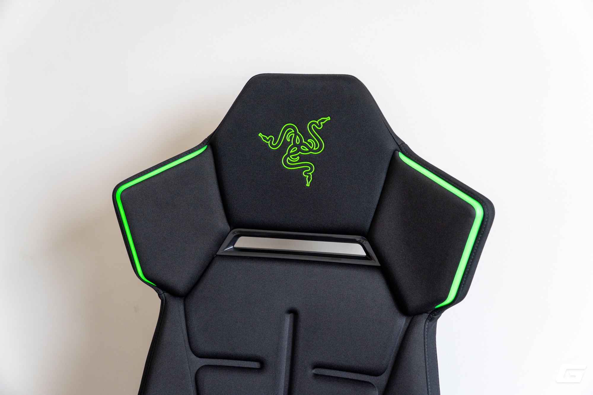 Trải nghiệm Soma Chroma: Ghế gaming RGB "kh&ocirc;ng d&acirc;y" 17,5 triệu đồng của Razer c&oacute; g&igrave; đ&aacute;ng ch&uacute; &yacute; - Ảnh 15.