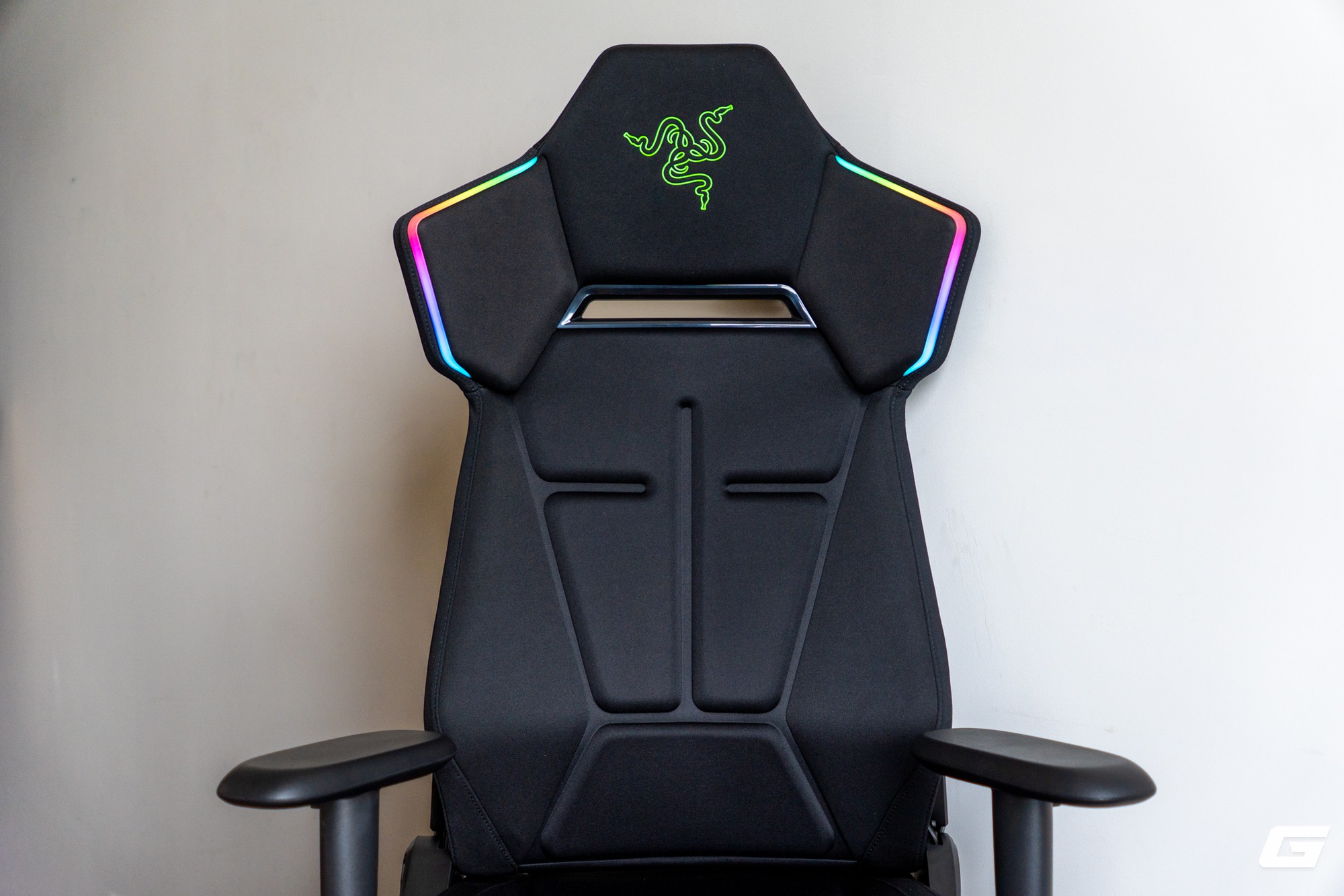 Trải nghiệm Soma Chroma: Ghế gaming RGB "kh&ocirc;ng d&acirc;y" 17,5 triệu đồng của Razer c&oacute; g&igrave; đ&aacute;ng ch&uacute; &yacute; - Ảnh 14.