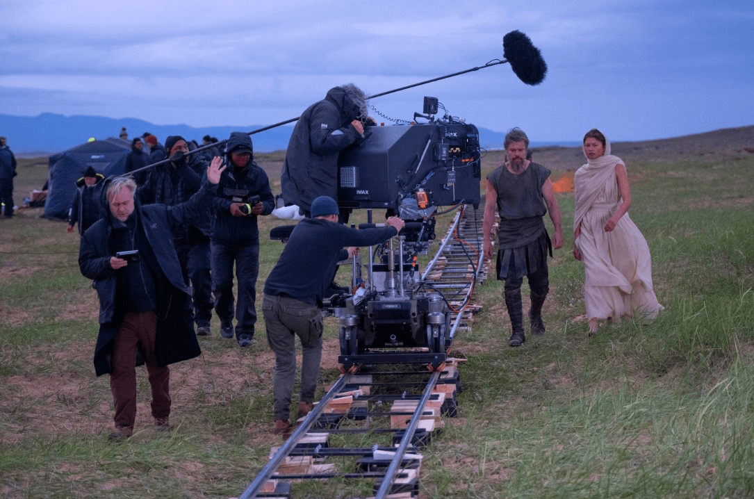 Christopher Nolan vừa l&agrave;m điều Apple từng l&agrave;m với iPhone: Cả Hollywood buộc phải bước v&agrave;o một cuộc đua ho&agrave;n to&agrave;n mới - Ảnh 4.