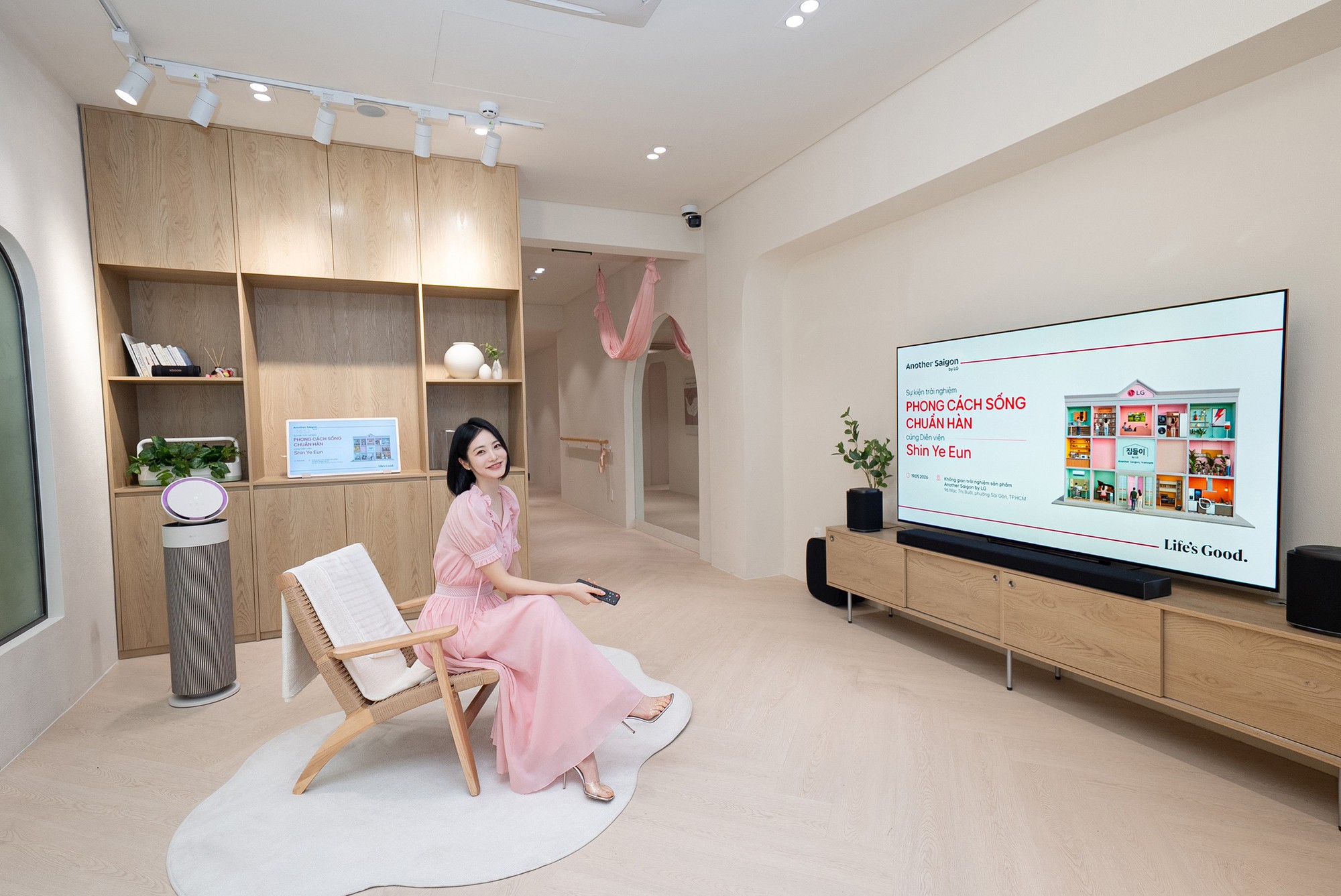 Ba nhịp sống hiện đại, một hệ sinh th&aacute;i AI thấu hiểu trọn vẹn từng khoảnh khắc - Ảnh 2.