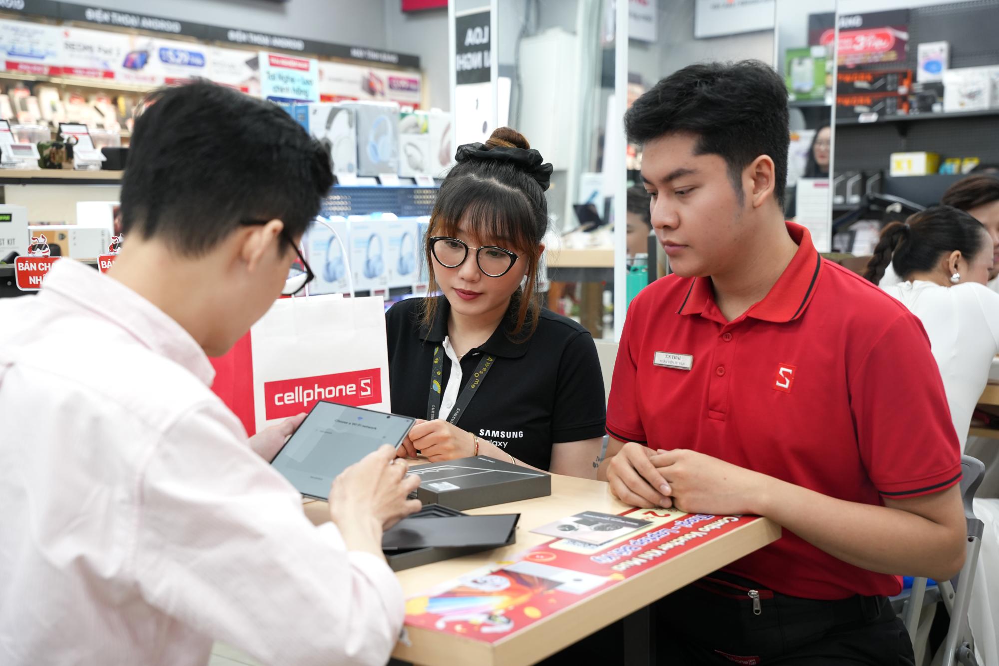 CellphoneS ưu đãi đến 5 triệu khi thu cũ lên đời Galaxy Z Fold8, Z Fold8 Ultra và Flip8 - Ảnh 5. CellphoneS ưu đãi đến 5 triệu khi thu cũ lên đời Galaxy Z Fold8, Z Fold8 Ultra và Flip8 - Ảnh 5.