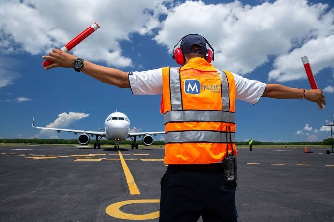 Ng&agrave;nh h&agrave;ng kh&ocirc;ng t&igrave;m ra "mỏ v&agrave;ng" giảm ph&aacute;t thải: Kh&ocirc;ng phải m&aacute;y bay, m&agrave; l&agrave; h&agrave;ng ngh&igrave;n phương tiện chạy dưới mặt đất - Ảnh 5.