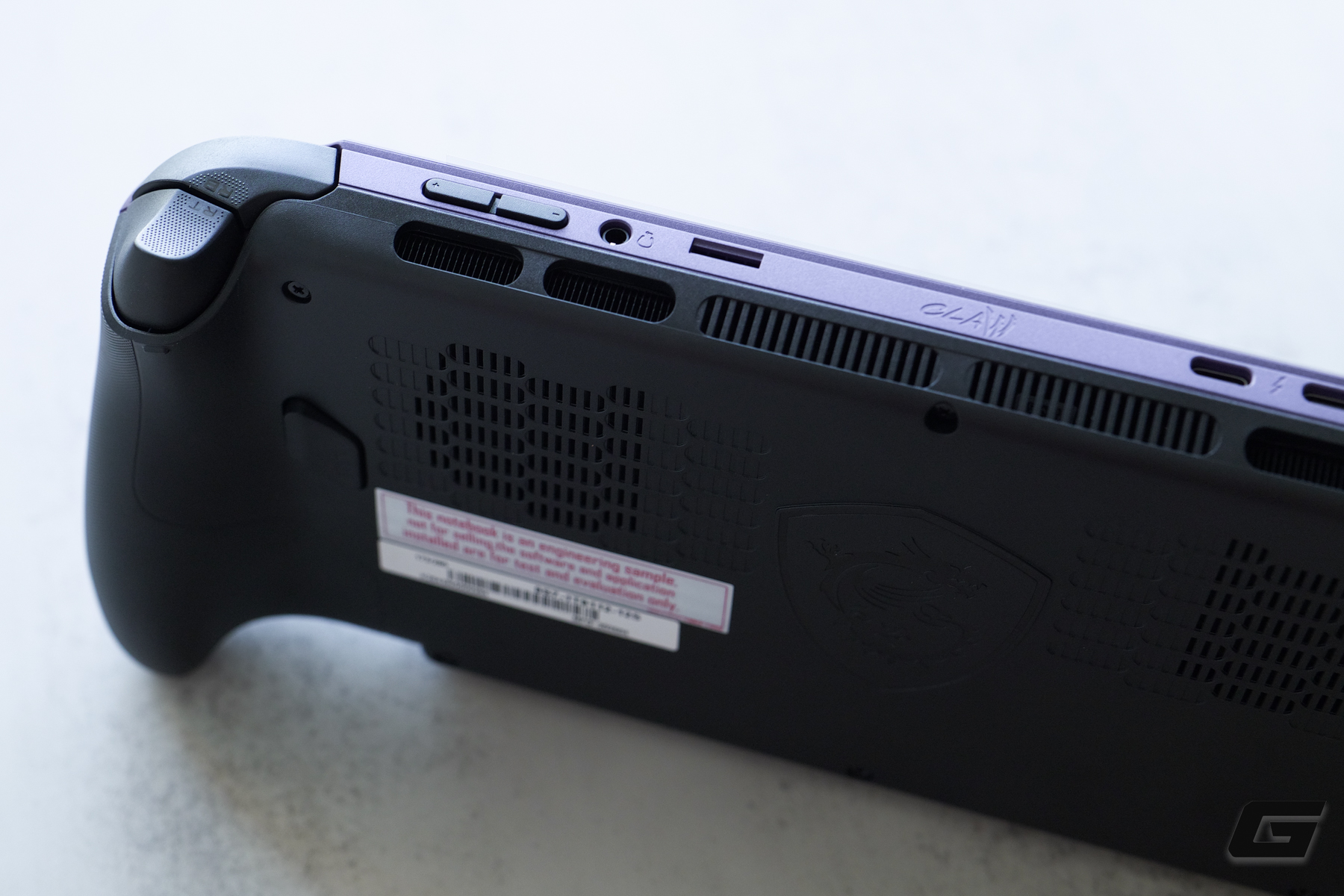 Tr&ecirc;n tay MSI Claw 8 EX AI+: Chip Intel Arc G3 Extreme, m&agrave;n h&igrave;nh lớn hơn, cầm sướng hơn, thiết kế cũng kh&aacute;c hẳn - Ảnh 15.