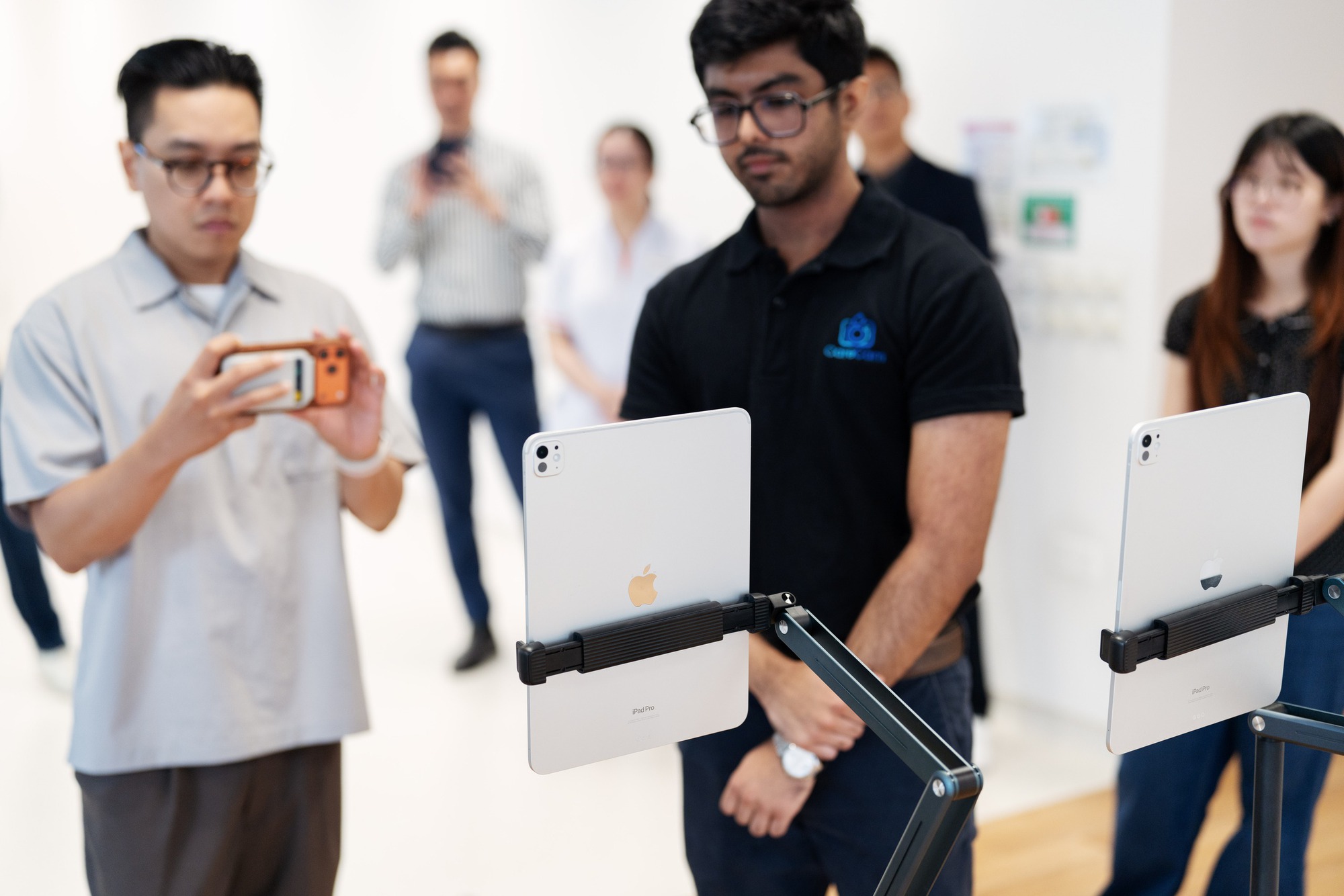Apple gi&uacute;p hiện thực ho&aacute; điều tưởng chừng kh&ocirc;ng thể: đưa cả một ph&ograve;ng lab ph&acirc;n t&iacute;ch d&aacute;ng đi v&agrave;o iPad Pro - Ảnh 10.