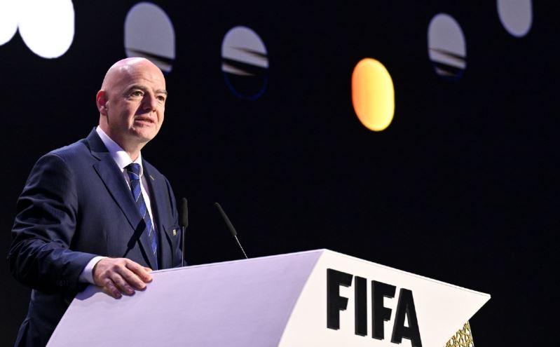 FIFA muốn bán 20% cổ phần World Cup với giá 20 tỷ USD, chủ tịch bị kêu gọi từ chức - Ảnh 1.
