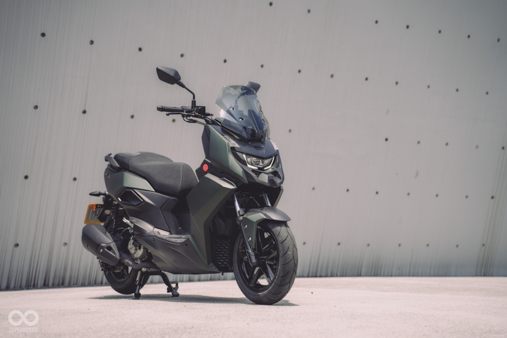 "Chiến thần cơ gi&aacute;p" Aeonmotor STR X 300 tr&igrave;nh l&agrave;ng: Vũ kh&iacute; tối t&acirc;n th&aacute;ch thức Honda SH 350i, dọn đường về Việt Nam? - Ảnh 4.