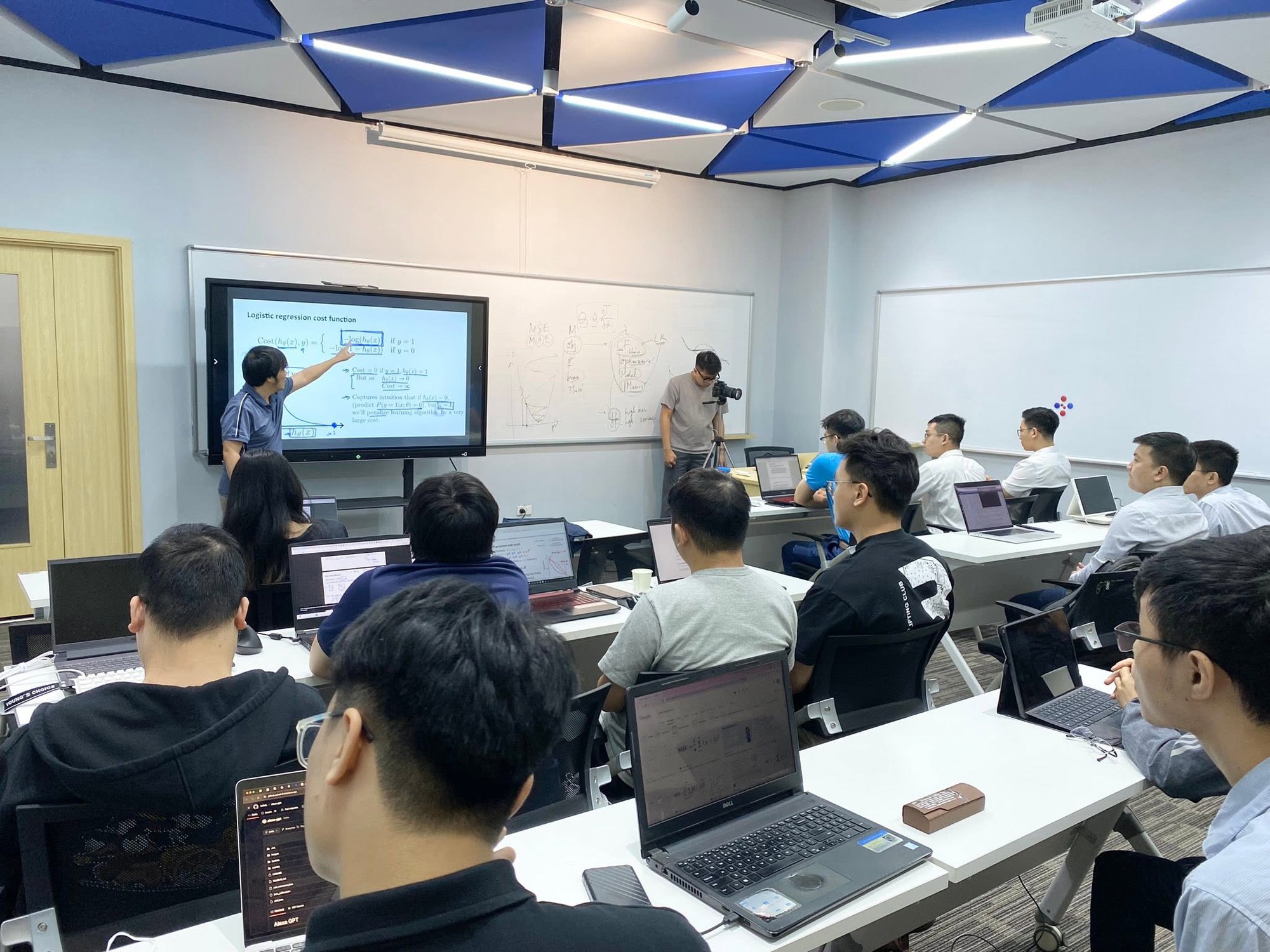 NVIDIA, Samsung, Intel đầu tư vào Việt Nam, kỹ sư cần năng lực gì để đón cơ hội? - Ảnh 2.