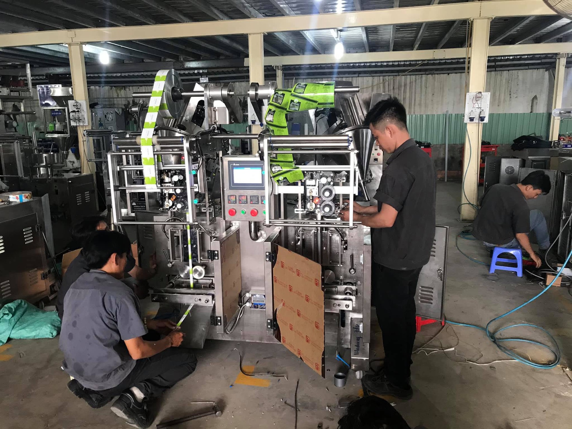 Xưởng chế tạo m&aacute;y đ&oacute;ng g&oacute;i Anpha Tech đồng h&agrave;nh c&ugrave;ng doanh nghiệp sản xuất trong nước - Ảnh 3.