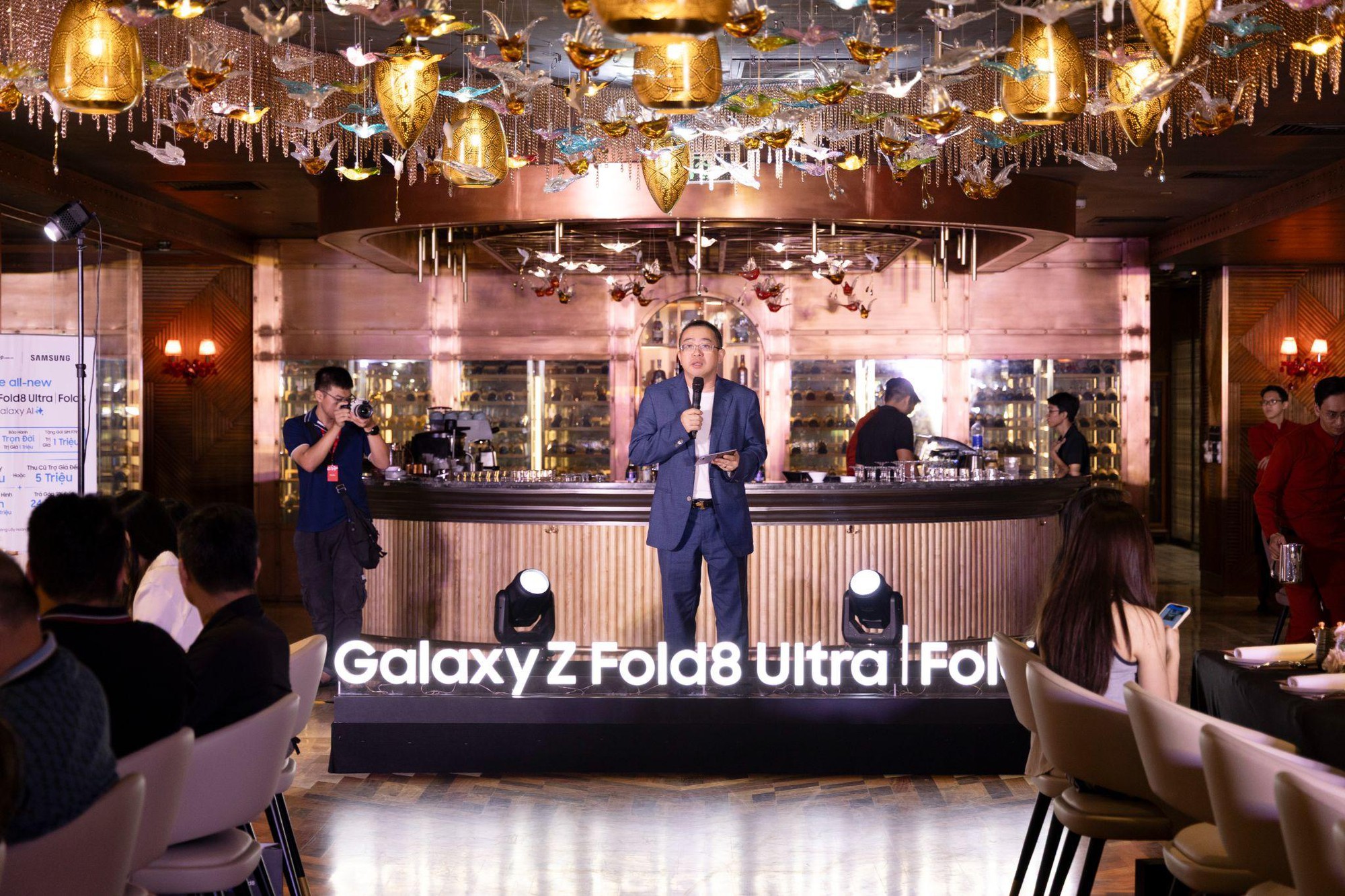 FPT Shop tặng quà hơn 12 triệu đồng cho khách nhận sớm Galaxy Z series mới - Ảnh 2. FPT Shop tặng quà hơn 12 triệu đồng cho khách nhận sớm Galaxy Z series mới - Ảnh 2.