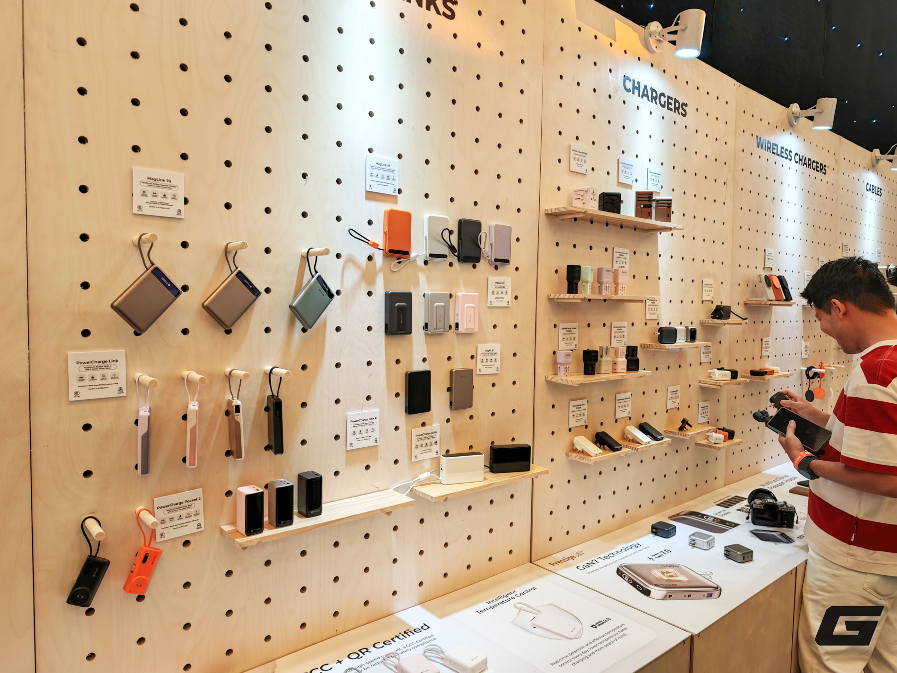 Gallery - Trước mùa iPhone mới, một nhà phân phối tại Việt Nam đặt mục tiêu tăng 30-50% doanh số phụ kiện - image 1