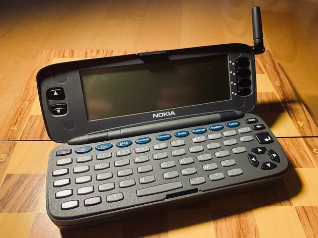 Ng&agrave;y xưa ai m&agrave; d&ugrave;ng chiếc Nokia 9000 Communicator n&agrave;y th&igrave; "sang chảnh" k&eacute;m g&igrave; iPhone 17 Pro Max b&acirc;y giờ - Ảnh 2.