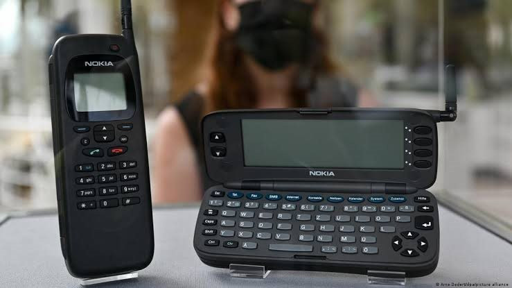 Ng&agrave;y xưa ai m&agrave; d&ugrave;ng chiếc Nokia 9000 Communicator n&agrave;y th&igrave; "sang chảnh" k&eacute;m g&igrave; iPhone 17 Pro Max b&acirc;y giờ - Ảnh 3.