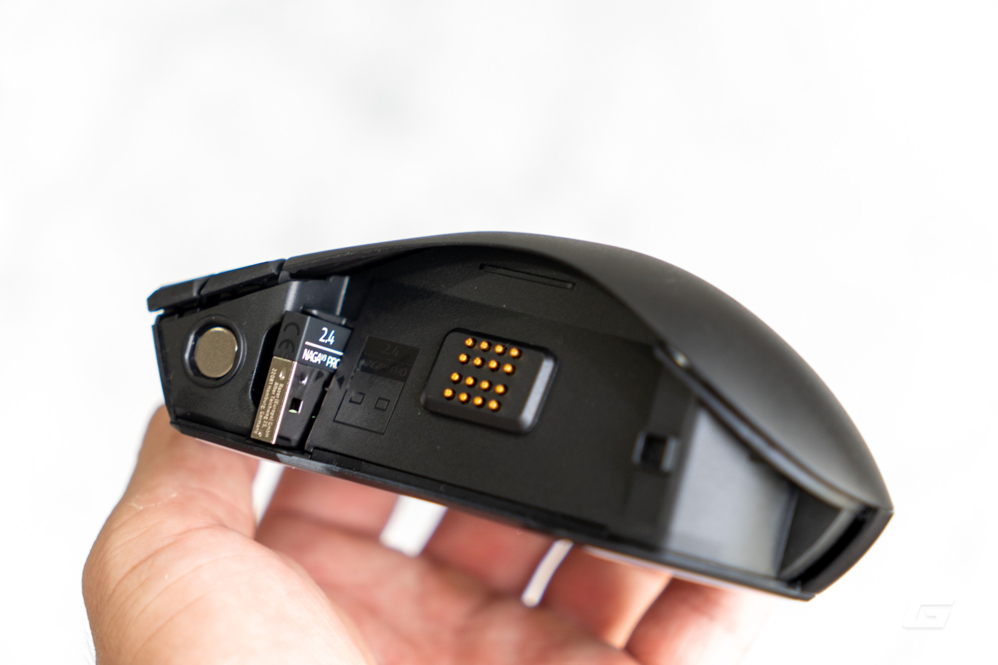 Tr&ecirc;n tay Razer Naga V3 Pro: &ldquo;Rắn ba đầu&rdquo; đ&uacute;ng nghĩa, biến h&igrave;nh để c&acirc;n mọi thể loại game - Ảnh 34.