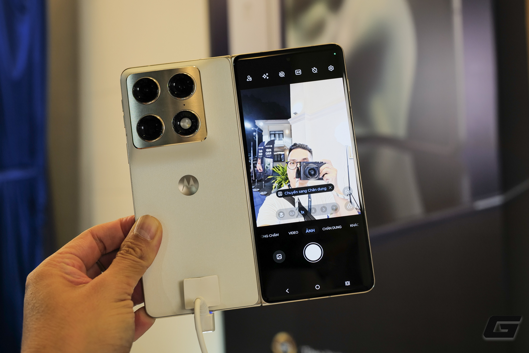 Gallery - Motorola Razr Fold ra mắt Việt Nam: 50 triệu đồng cho tham vọng chen chân vào cuộc chơi smartphone gập cao cấp - image 7