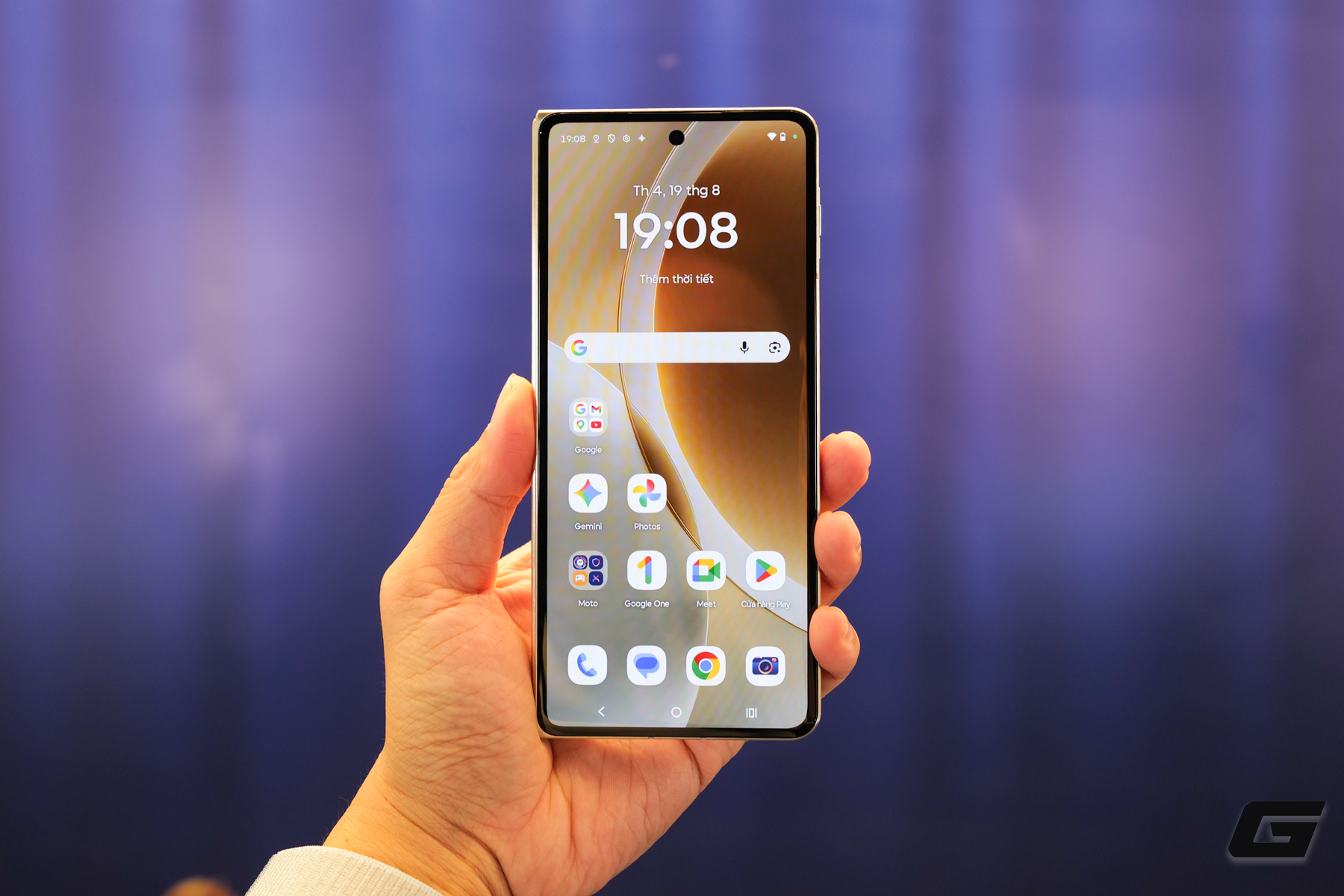 Gallery - Motorola Razr Fold ra mắt Việt Nam: 50 triệu đồng cho tham vọng chen chân vào cuộc chơi smartphone gập cao cấp - image 13
