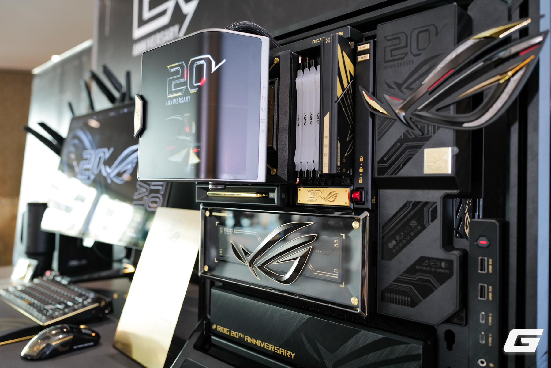 Gallery - ASUS tung loạt linh kiện phiên bản kỷ niệm 20 năm: Đã có giá tại Việt Nam, ráp cả bộ chỉ hơn... 500 triệu - image 6
