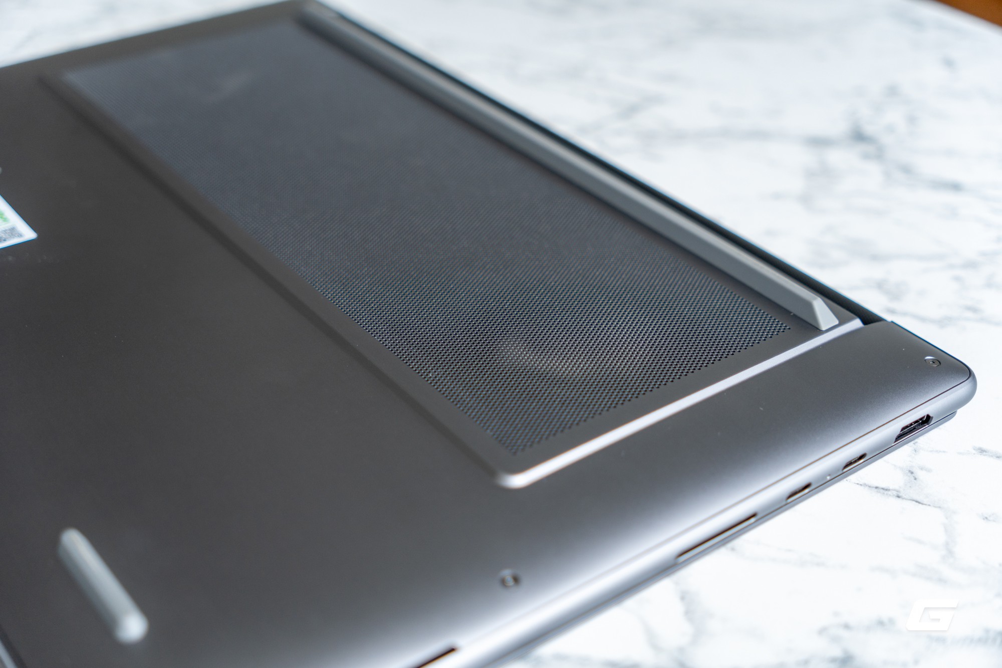 Đ&aacute;nh gi&aacute; Lenovo Yoga Pro 7i 2026: Aura Edition kh&ocirc;ng chỉ l&agrave; t&ecirc;n gọi - &ldquo;c&aacute;i bắt tay&rdquo; giữa Intel v&agrave; Lenovo sau ba năm đ&atilde; ra sao? - Ảnh 12.
