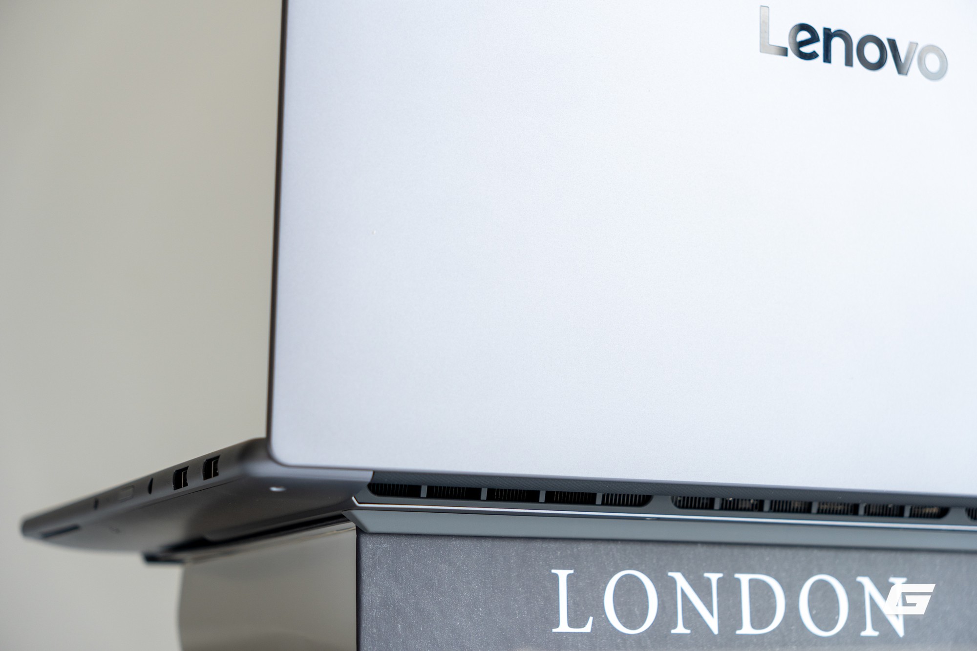 Đ&aacute;nh gi&aacute; Lenovo Yoga Pro 7i 2026: Aura Edition kh&ocirc;ng chỉ l&agrave; t&ecirc;n gọi - &ldquo;c&aacute;i bắt tay&rdquo; giữa Intel v&agrave; Lenovo sau ba năm đ&atilde; ra sao? - Ảnh 13.