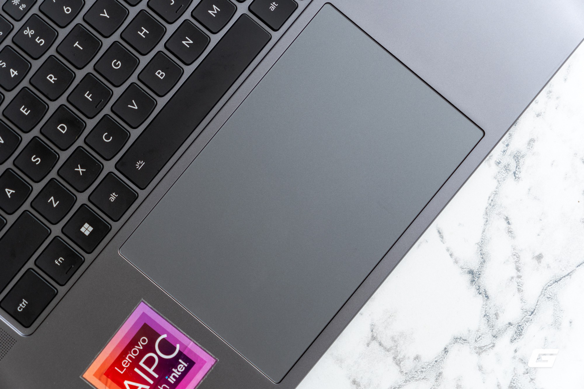 Đ&aacute;nh gi&aacute; Lenovo Yoga Pro 7i 2026: Aura Edition kh&ocirc;ng chỉ l&agrave; t&ecirc;n gọi - &ldquo;c&aacute;i bắt tay&rdquo; giữa Intel v&agrave; Lenovo sau ba năm đ&atilde; ra sao? - Ảnh 10.