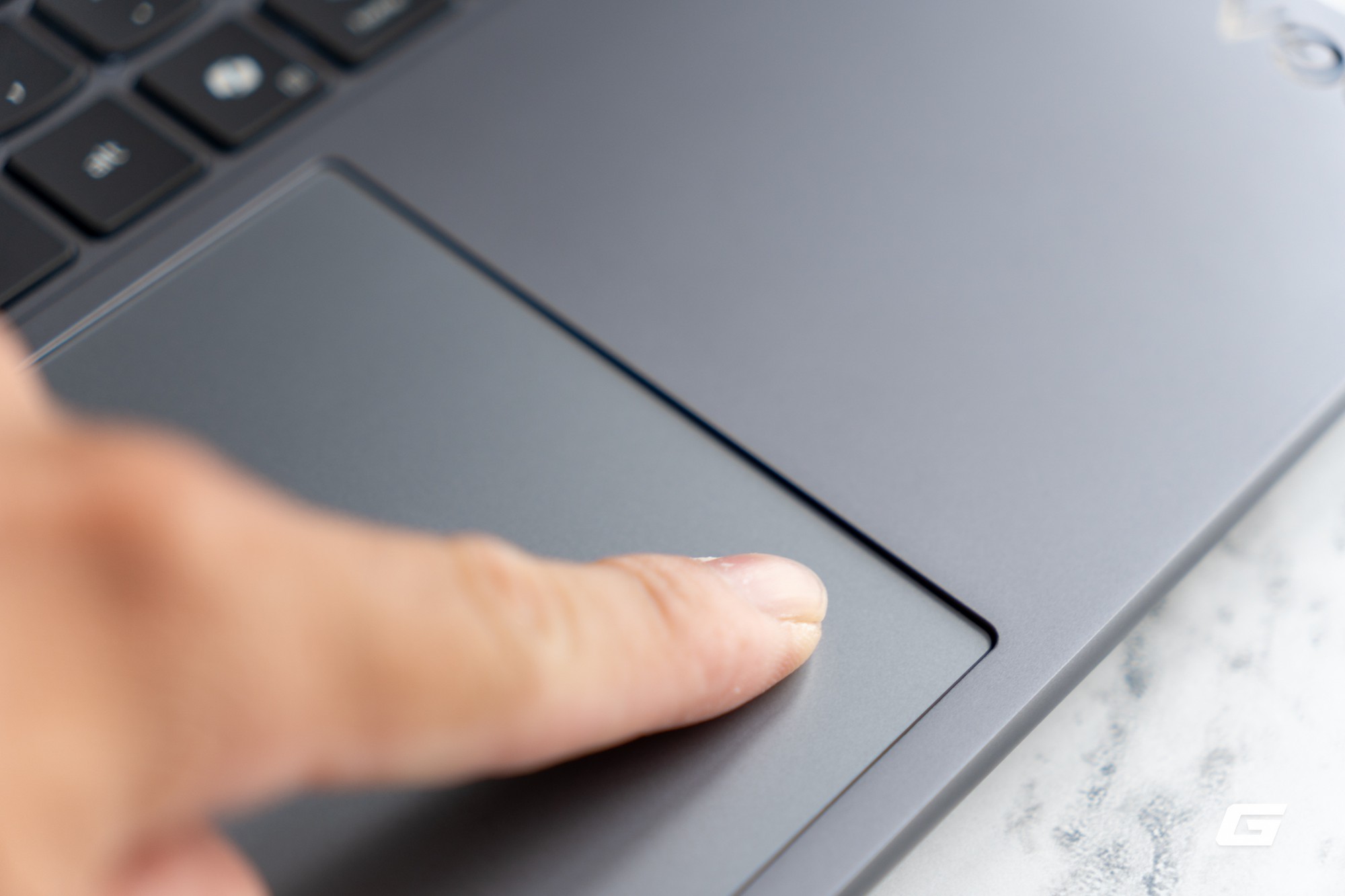 Đ&aacute;nh gi&aacute; Lenovo Yoga Pro 7i 2026: Aura Edition kh&ocirc;ng chỉ l&agrave; t&ecirc;n gọi - &ldquo;c&aacute;i bắt tay&rdquo; giữa Intel v&agrave; Lenovo sau ba năm đ&atilde; ra sao? - Ảnh 9.