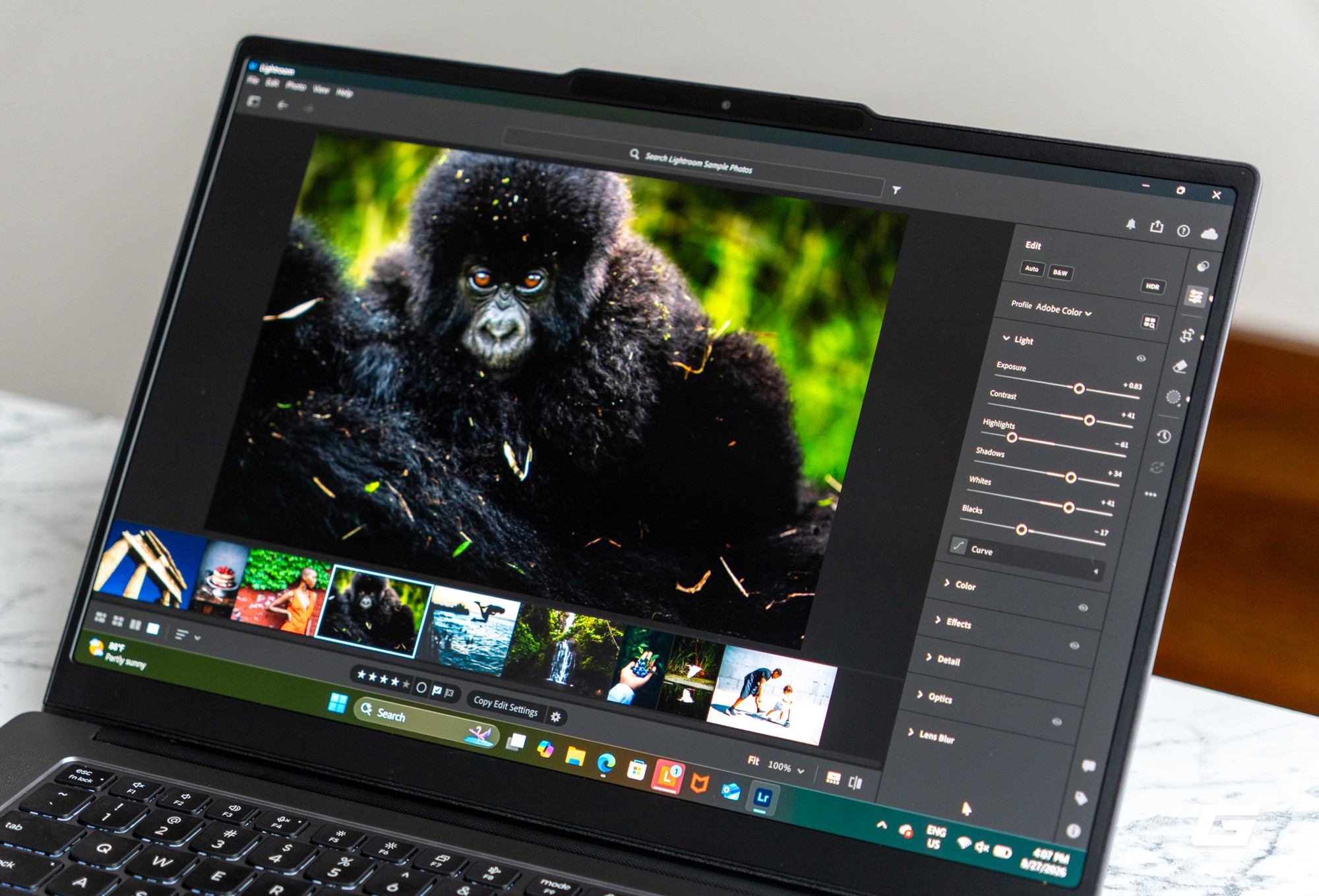 Đ&aacute;nh gi&aacute; Lenovo Yoga Pro 7i 2026: Aura Edition kh&ocirc;ng chỉ l&agrave; t&ecirc;n gọi - &ldquo;c&aacute;i bắt tay&rdquo; giữa Intel v&agrave; Lenovo sau ba năm đ&atilde; ra sao? - Ảnh 20.
