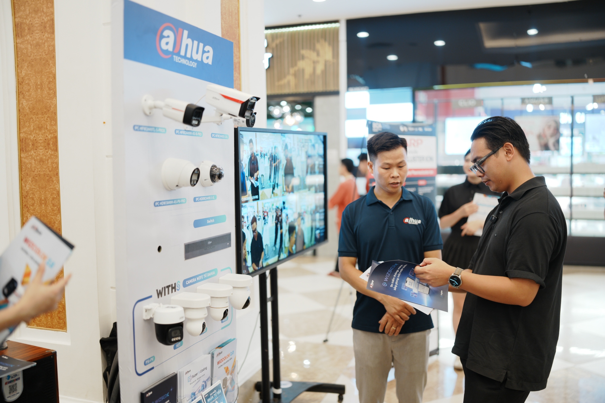 Gallery - Sôi động Better Lab ngày đầu: Người dùng trực tiếp trải nghiệm Sharp, Dahua, MUTOSI cùng các KOL công nghệ - image 19