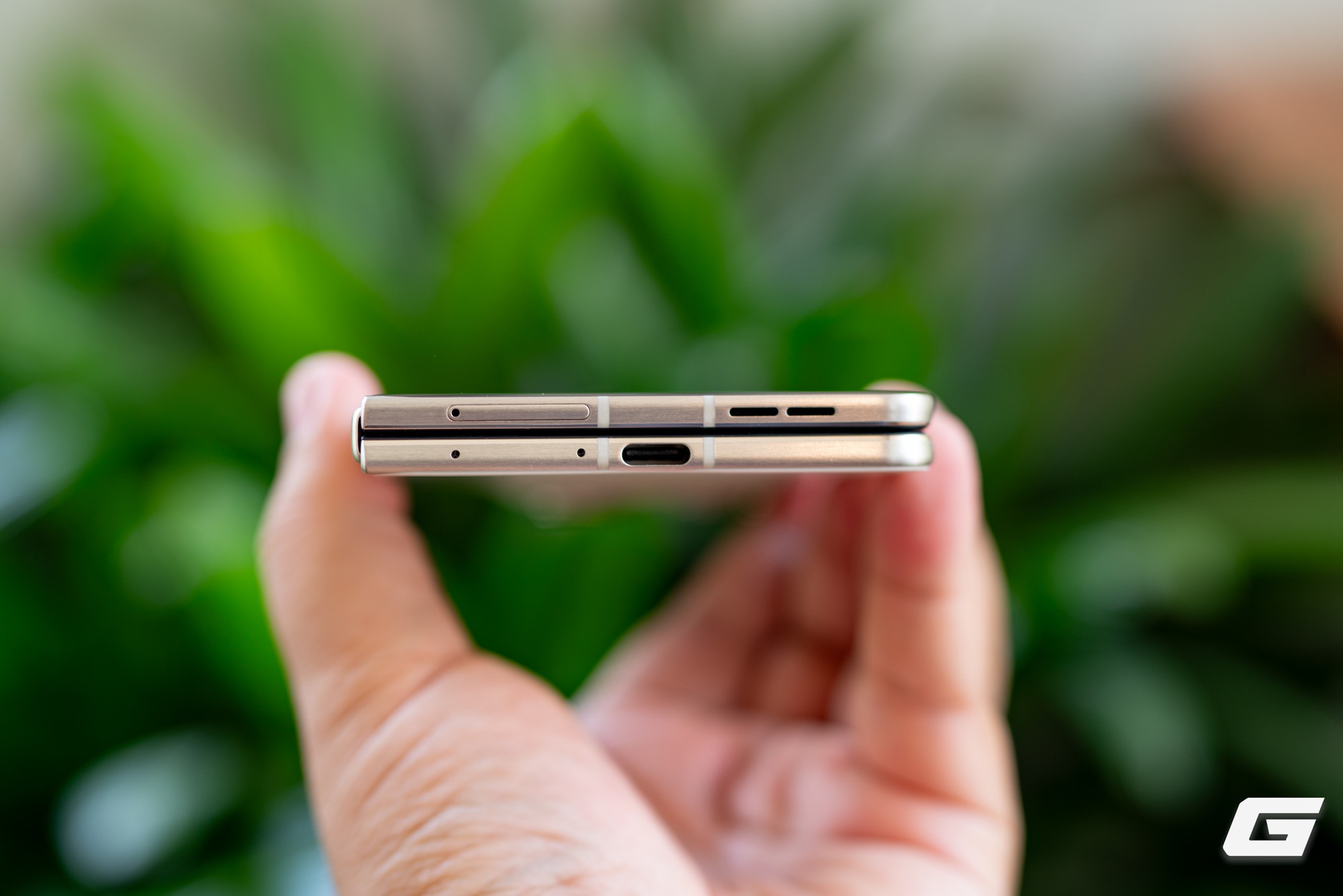 Cận cảnh Motorola Razr Fold: Kẻ đến sau nhưng kh&ocirc;ng hề tỏ ra d&egrave; dặt- Ảnh 11.