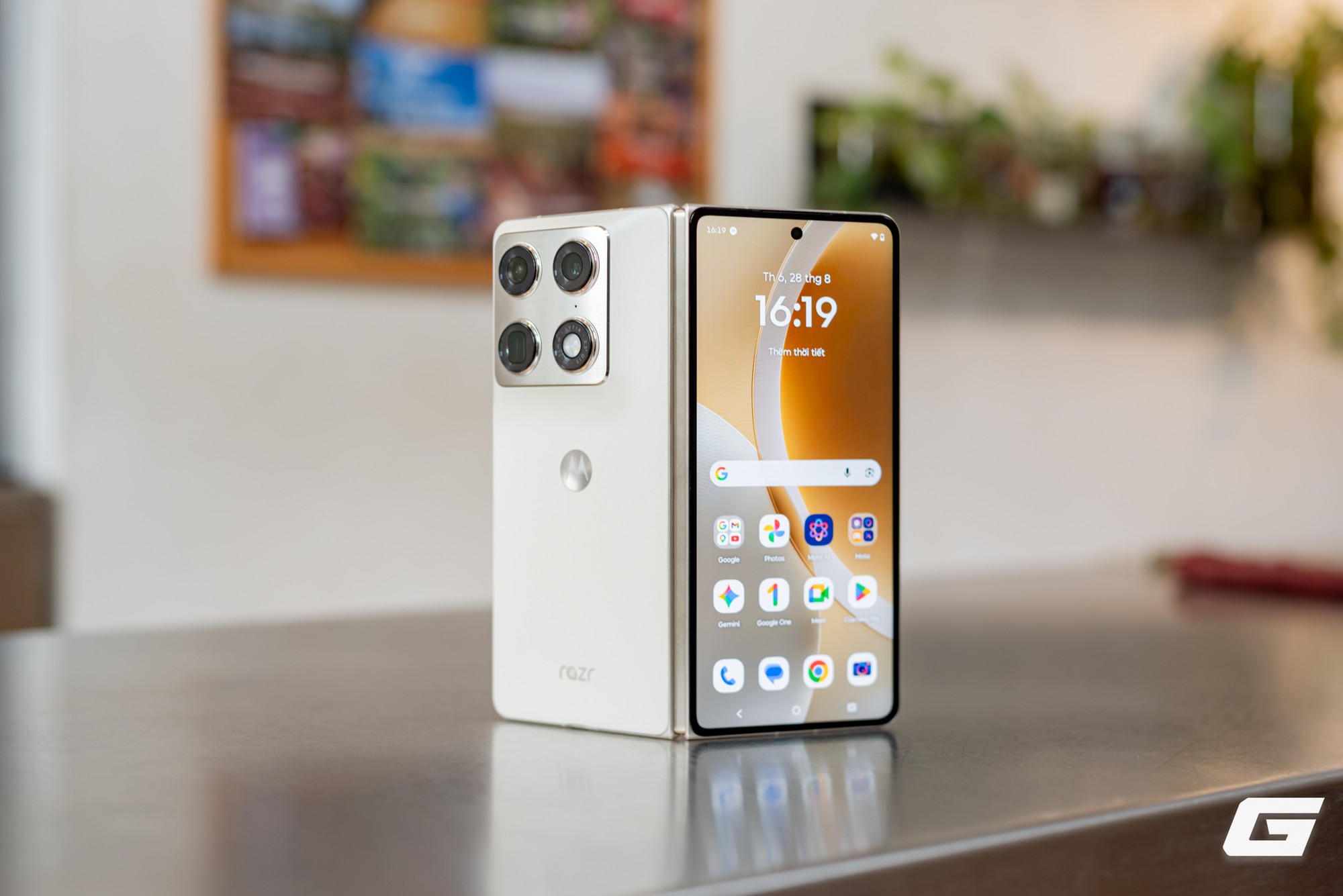 Cận cảnh Motorola Razr Fold: Kẻ đến sau nhưng kh&ocirc;ng hề tỏ ra d&egrave; dặt- Ảnh 38.