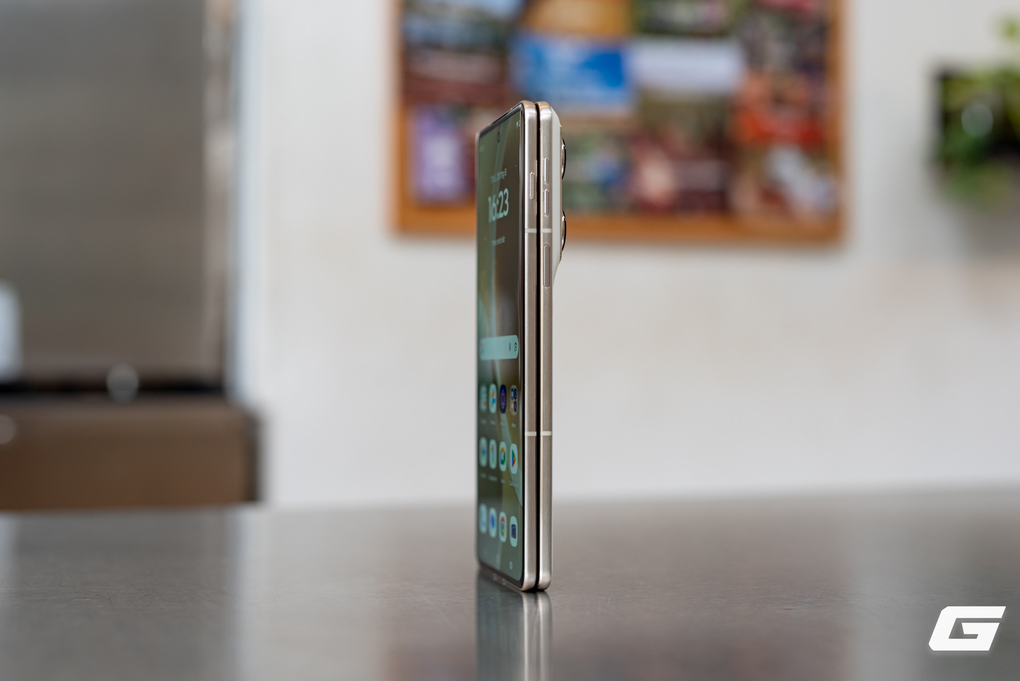 Cận cảnh Motorola Razr Fold: Kẻ đến sau nhưng kh&ocirc;ng hề tỏ ra d&egrave; dặt- Ảnh 3.
