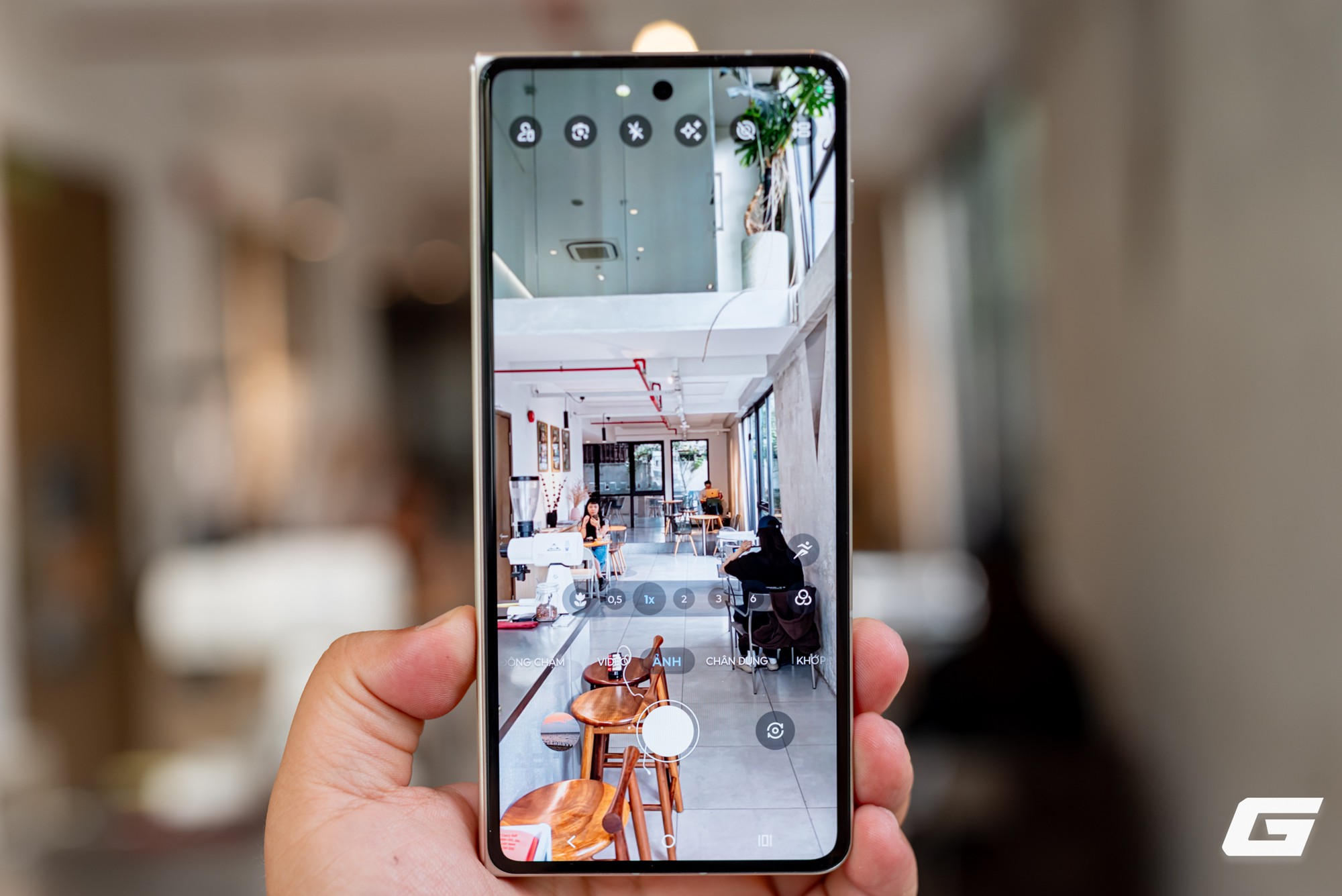 Cận cảnh Motorola Razr Fold: Kẻ đến sau nhưng kh&ocirc;ng hề tỏ ra d&egrave; dặt- Ảnh 23.