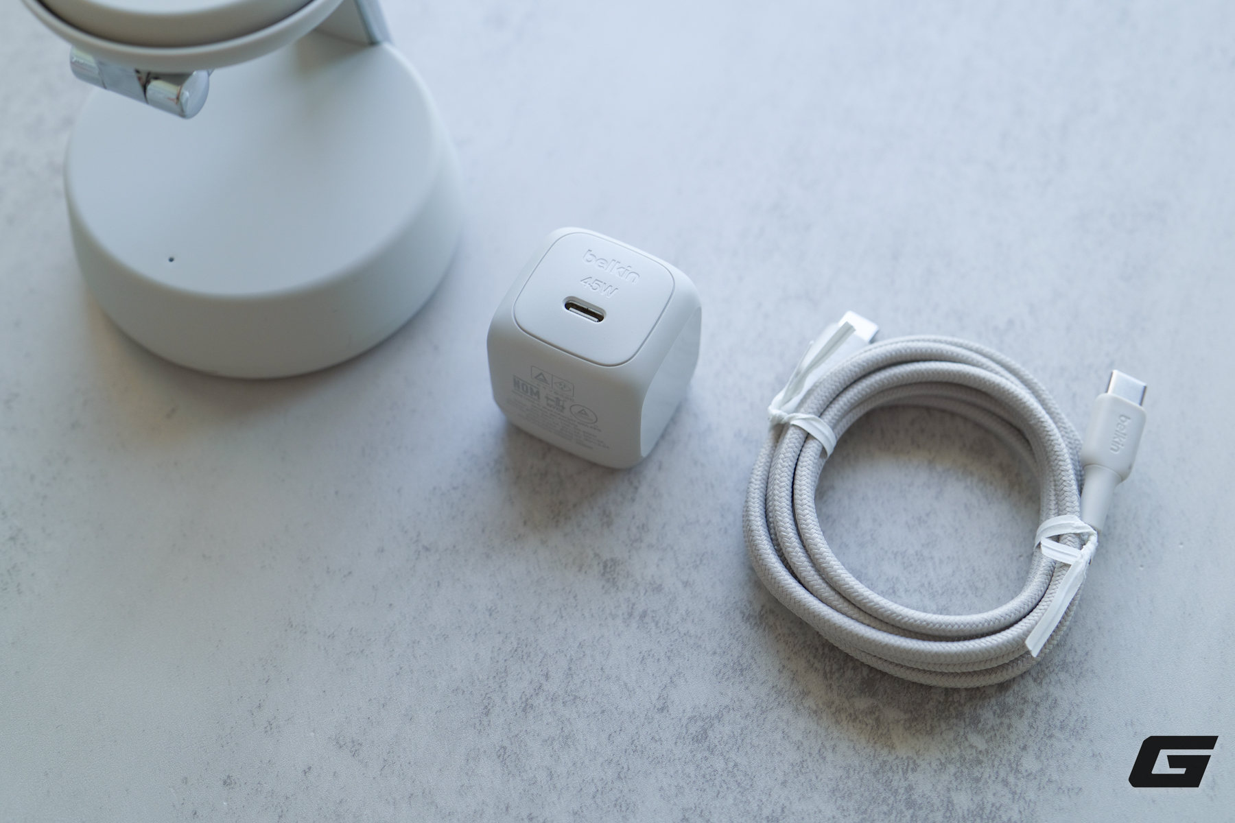 Tr&ecirc;n tay bộ đ&ocirc;i Belkin UltraCharge &ldquo;c&acirc;n&rdquo; cả bộ ba nh&agrave; T&aacute;o: c&aacute;i th&igrave; gập gọn cho du lịch, c&aacute;i lại c&oacute; tản nhiệt m&aacute;t rượi c&agrave;y phim v&ocirc; tư - Ảnh 5.