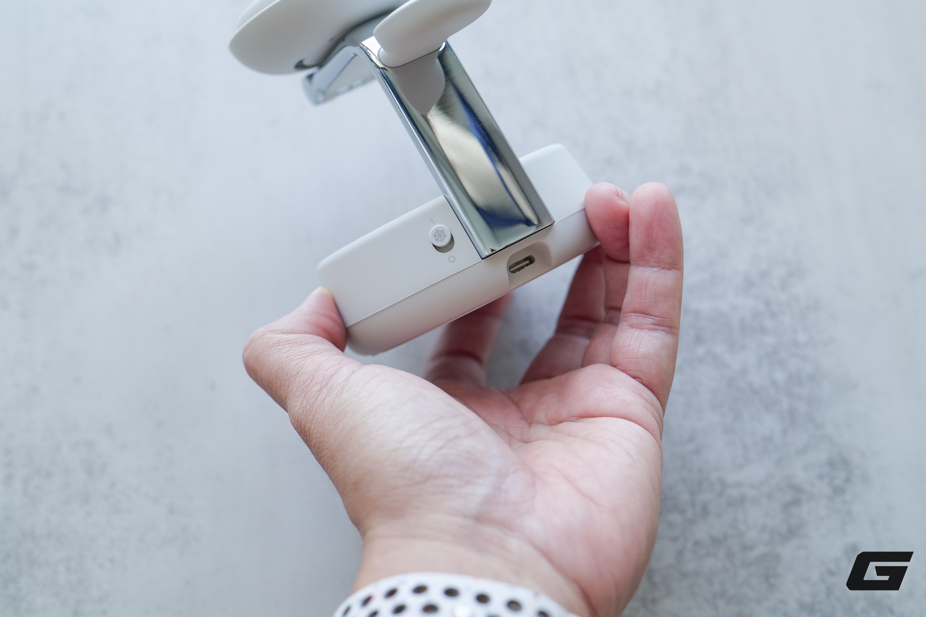 Tr&ecirc;n tay bộ đ&ocirc;i Belkin UltraCharge &ldquo;c&acirc;n&rdquo; cả bộ ba nh&agrave; T&aacute;o: c&aacute;i th&igrave; gập gọn cho du lịch, c&aacute;i lại c&oacute; tản nhiệt m&aacute;t rượi c&agrave;y phim v&ocirc; tư - Ảnh 17.