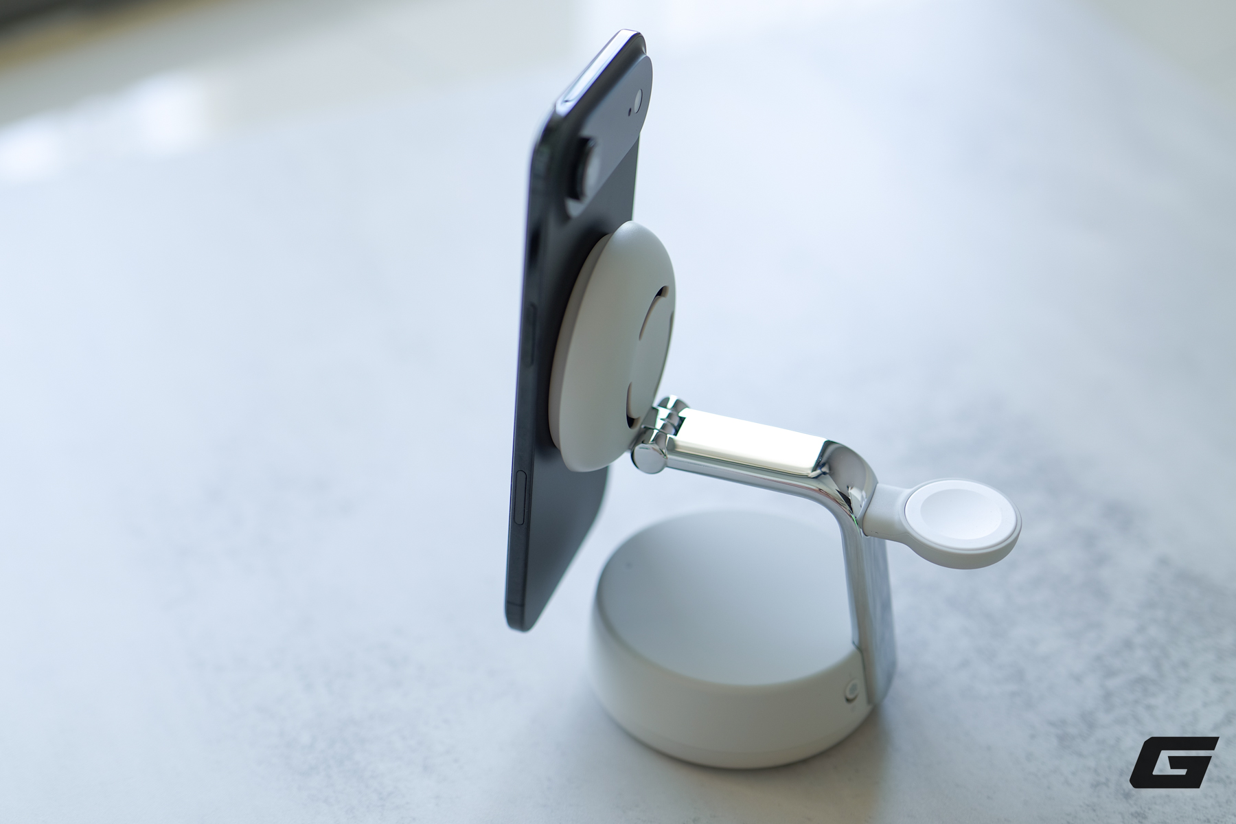 Tr&ecirc;n tay bộ đ&ocirc;i Belkin UltraCharge &ldquo;c&acirc;n&rdquo; cả bộ ba nh&agrave; T&aacute;o: c&aacute;i th&igrave; gập gọn cho du lịch, c&aacute;i lại c&oacute; tản nhiệt m&aacute;t rượi c&agrave;y phim v&ocirc; tư - Ảnh 15.