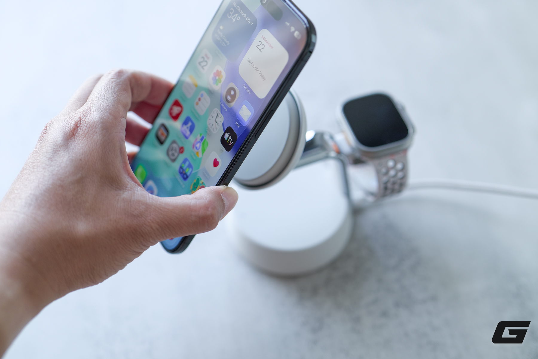 Tr&ecirc;n tay bộ đ&ocirc;i Belkin UltraCharge &ldquo;c&acirc;n&rdquo; cả bộ ba nh&agrave; T&aacute;o: c&aacute;i th&igrave; gập gọn cho du lịch, c&aacute;i lại c&oacute; tản nhiệt m&aacute;t rượi c&agrave;y phim v&ocirc; tư - Ảnh 18.