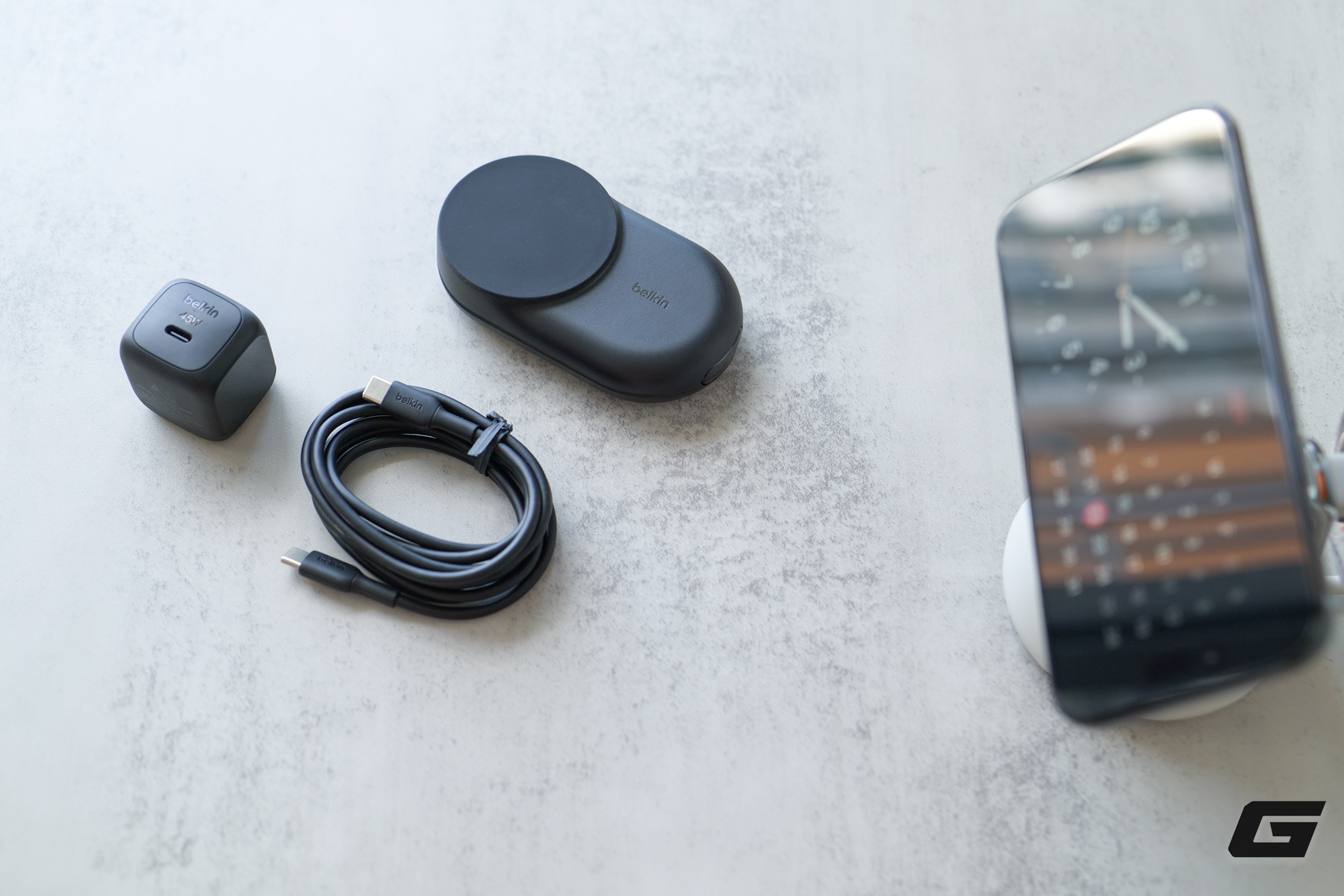 Tr&ecirc;n tay bộ đ&ocirc;i Belkin UltraCharge &ldquo;c&acirc;n&rdquo; cả bộ ba nh&agrave; T&aacute;o: c&aacute;i th&igrave; gập gọn cho du lịch, c&aacute;i lại c&oacute; tản nhiệt m&aacute;t rượi c&agrave;y phim v&ocirc; tư - Ảnh 12.
