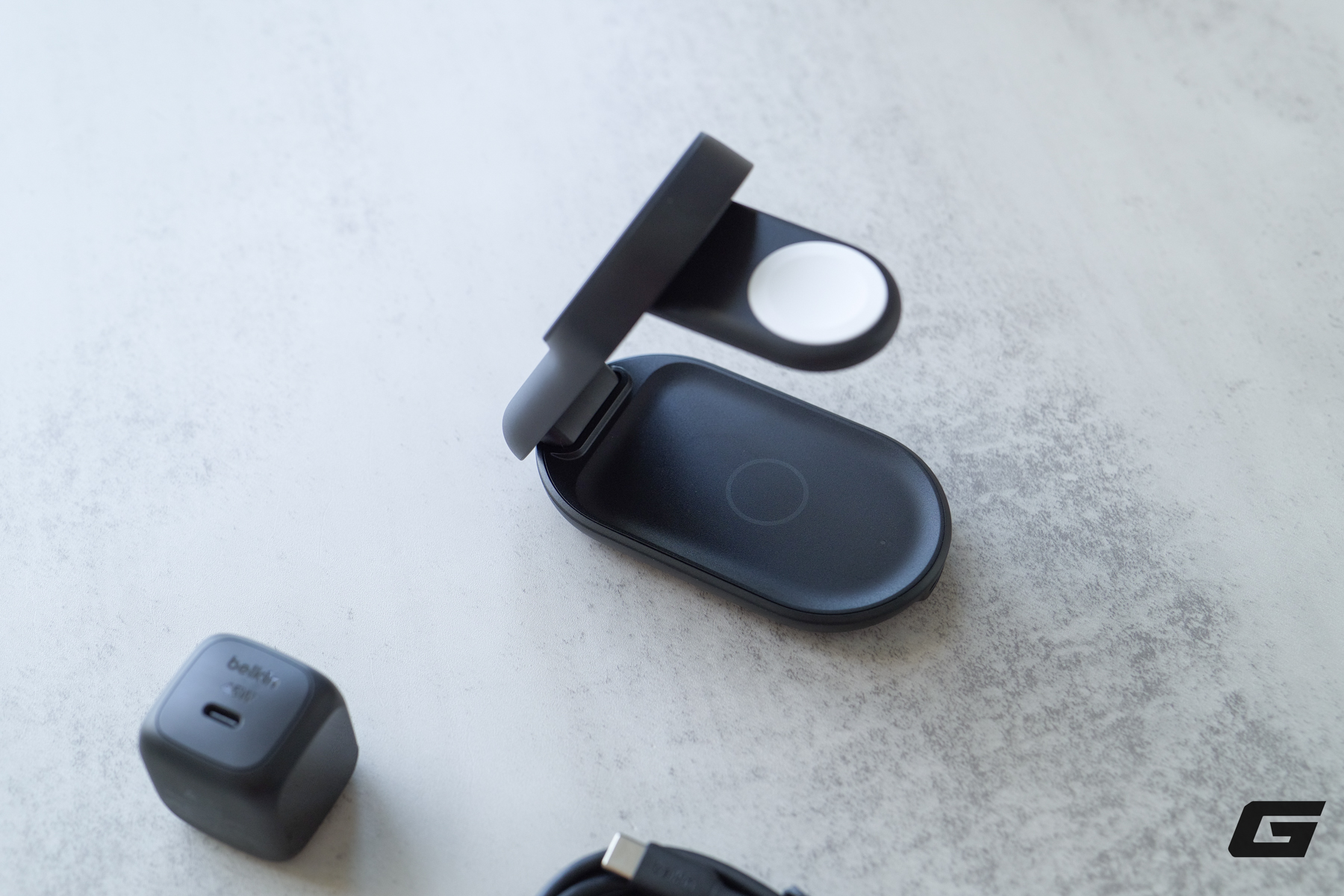 Tr&ecirc;n tay bộ đ&ocirc;i Belkin UltraCharge &ldquo;c&acirc;n&rdquo; cả bộ ba nh&agrave; T&aacute;o: c&aacute;i th&igrave; gập gọn cho du lịch, c&aacute;i lại c&oacute; tản nhiệt m&aacute;t rượi c&agrave;y phim v&ocirc; tư - Ảnh 6.