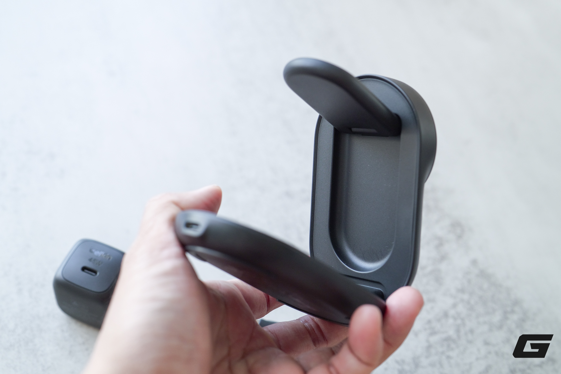Tr&ecirc;n tay bộ đ&ocirc;i Belkin UltraCharge &ldquo;c&acirc;n&rdquo; cả bộ ba nh&agrave; T&aacute;o: c&aacute;i th&igrave; gập gọn cho du lịch, c&aacute;i lại c&oacute; tản nhiệt m&aacute;t rượi c&agrave;y phim v&ocirc; tư - Ảnh 8.