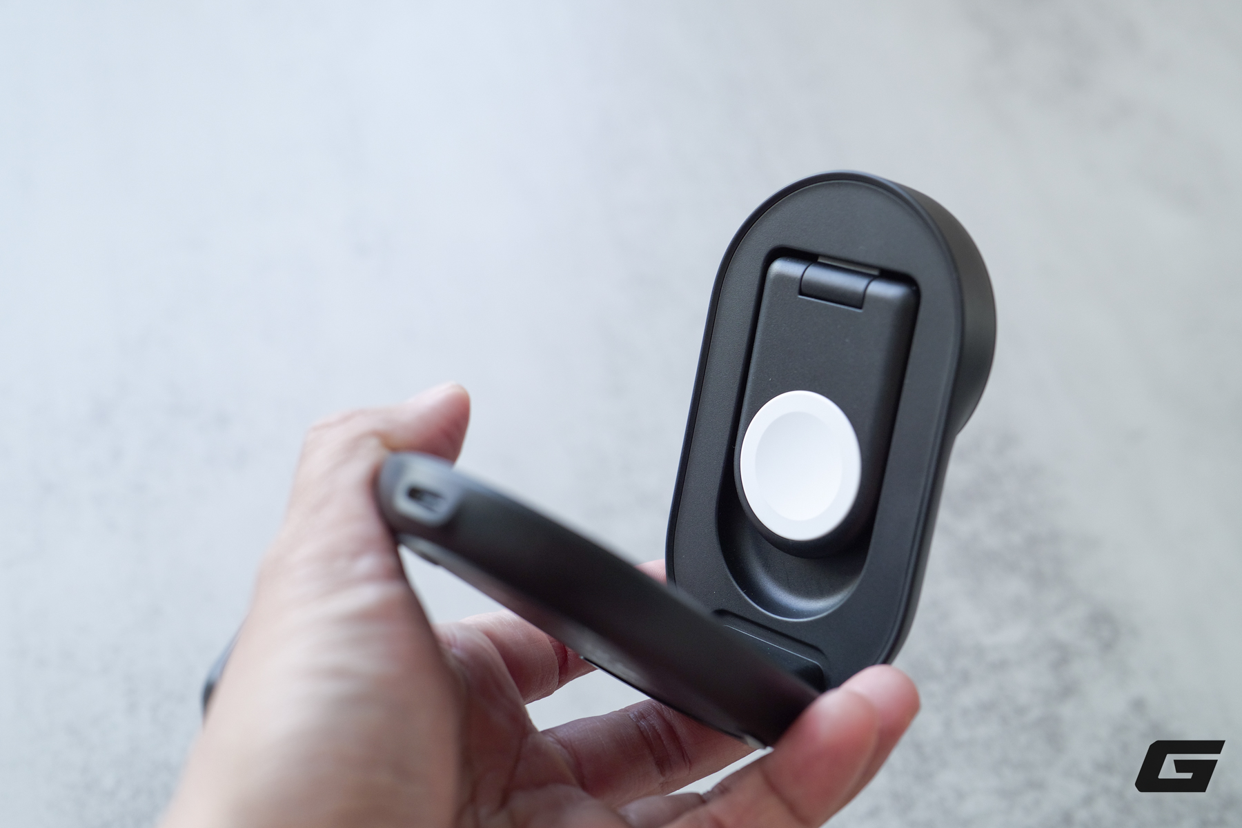 Tr&ecirc;n tay bộ đ&ocirc;i Belkin UltraCharge &ldquo;c&acirc;n&rdquo; cả bộ ba nh&agrave; T&aacute;o: c&aacute;i th&igrave; gập gọn cho du lịch, c&aacute;i lại c&oacute; tản nhiệt m&aacute;t rượi c&agrave;y phim v&ocirc; tư - Ảnh 10.