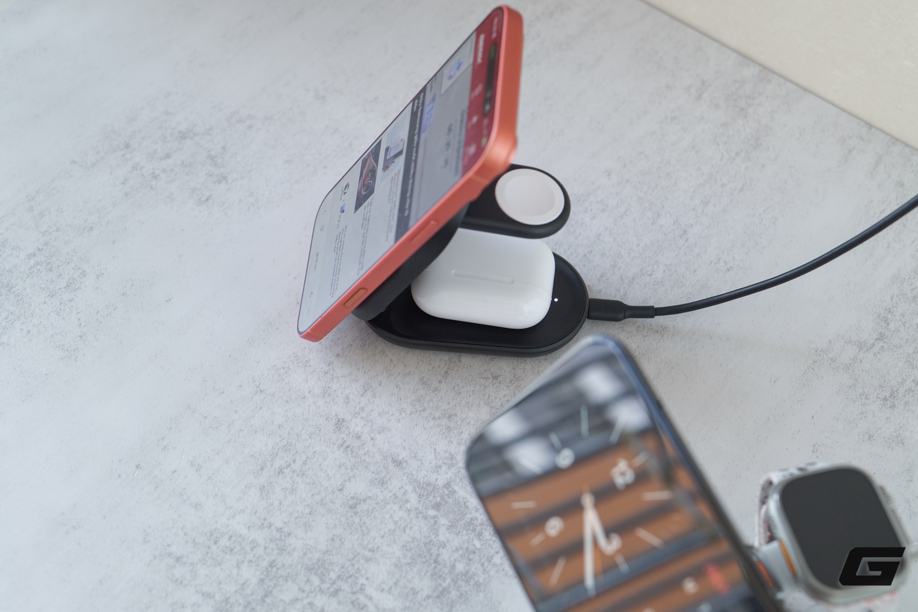 Tr&ecirc;n tay bộ đ&ocirc;i Belkin UltraCharge &ldquo;c&acirc;n&rdquo; cả bộ ba nh&agrave; T&aacute;o: c&aacute;i th&igrave; gập gọn cho du lịch, c&aacute;i lại c&oacute; tản nhiệt m&aacute;t rượi c&agrave;y phim v&ocirc; tư - Ảnh 11.