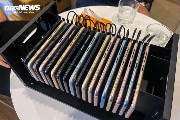 Thao t&uacute;ng tương t&aacute;c mạng x&atilde; hội bằng phonefarm t&iacute;ch hợp AI ng&agrave;y c&agrave;ng tinh vi- Ảnh 2.