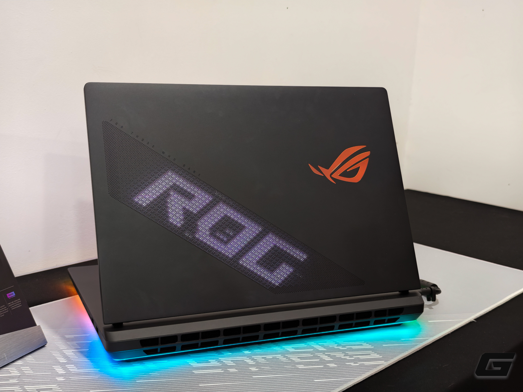 Gallery - Laptop gaming mạnh nhất lịch sử ROG chính thức bán tại Việt Nam: Đem SH350i ra đổi vẫn phải bù thêm tiền mới rước về được