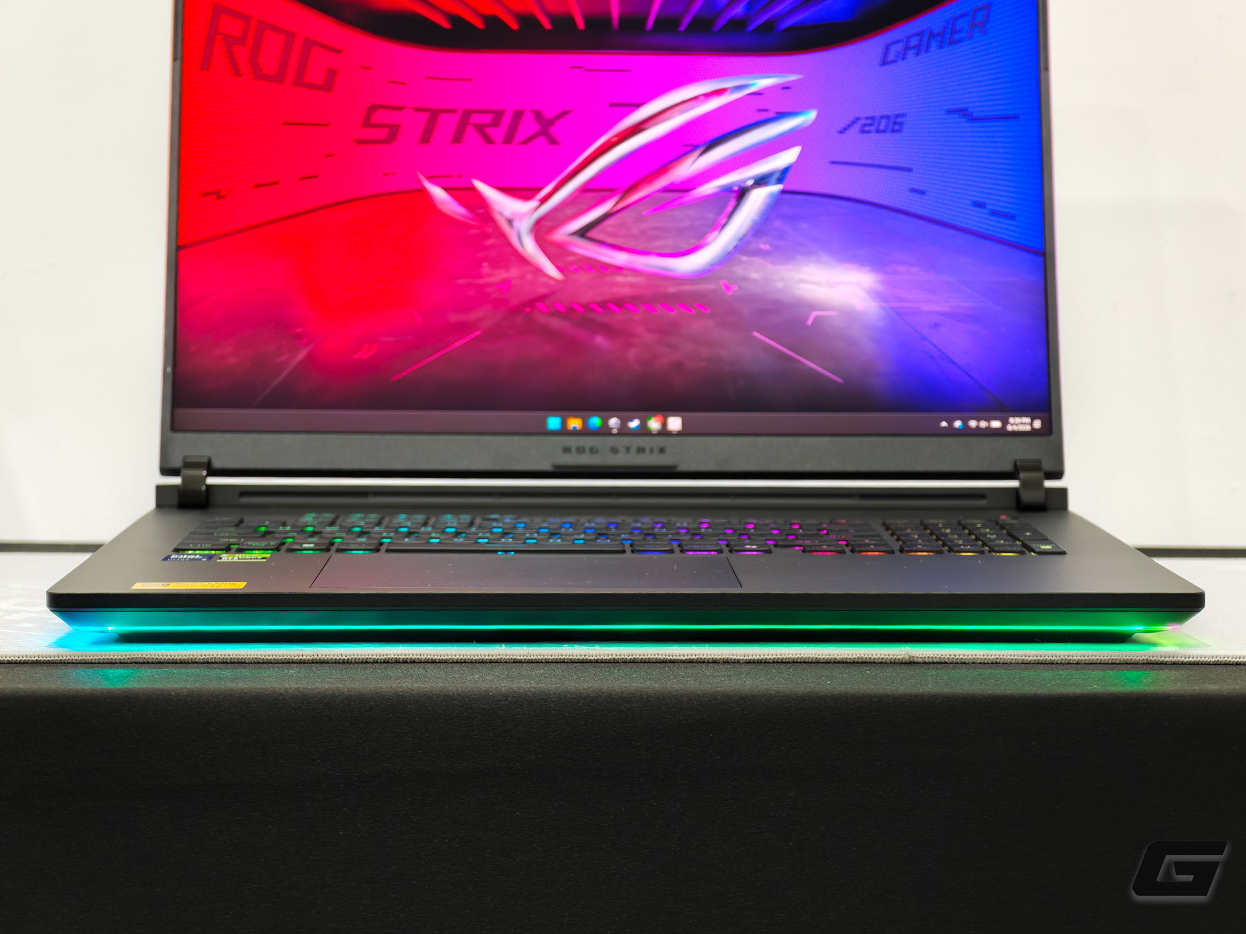 Gallery - Laptop gaming mạnh nhất lịch sử ROG chính thức bán tại Việt Nam: Đem SH350i ra đổi vẫn phải bù thêm tiền mới rước về được - image 7