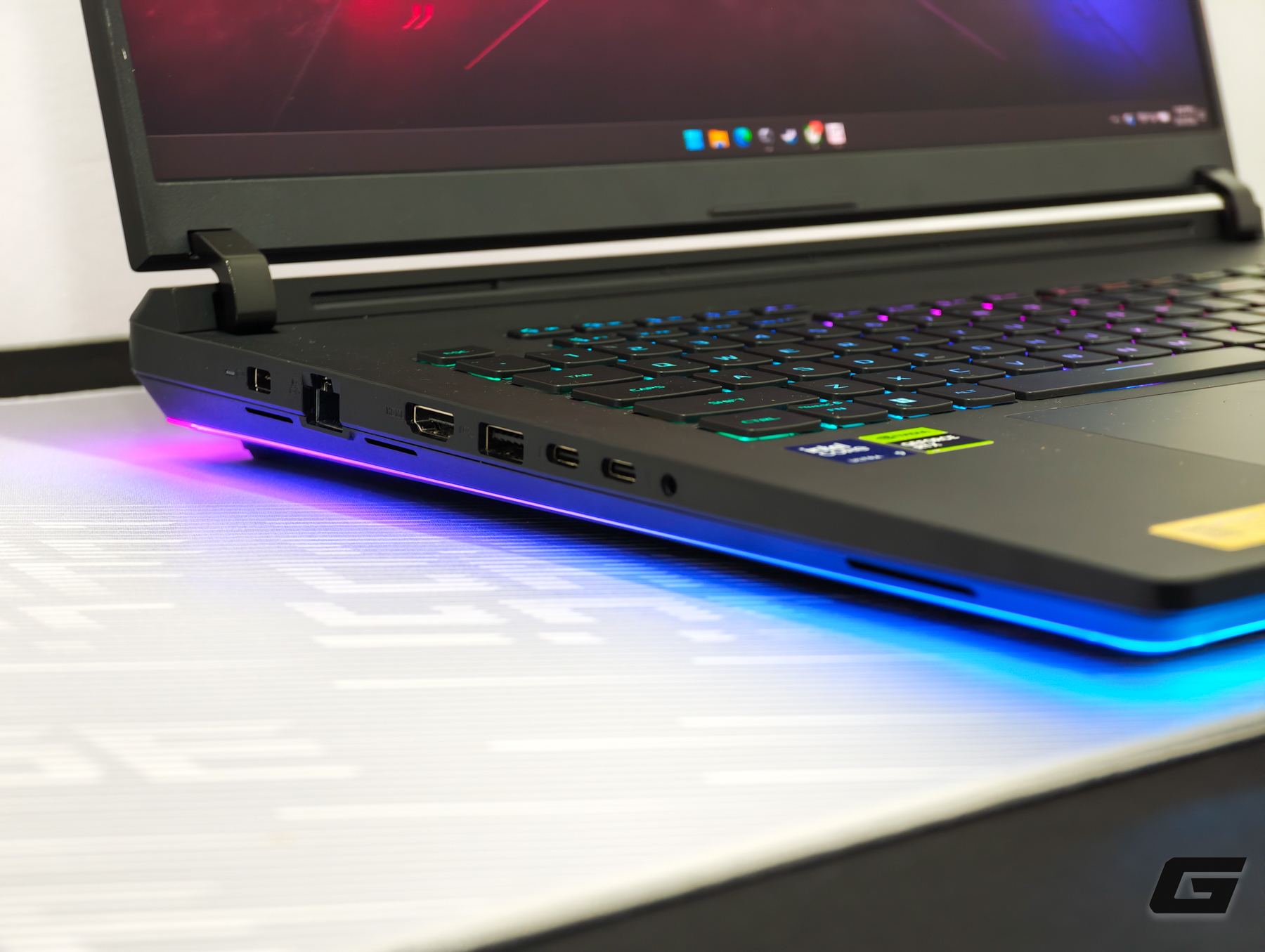 Gallery - Laptop gaming mạnh nhất lịch sử ROG chính thức bán tại Việt Nam: Đem SH350i ra đổi vẫn phải bù thêm tiền mới rước về được - image 9