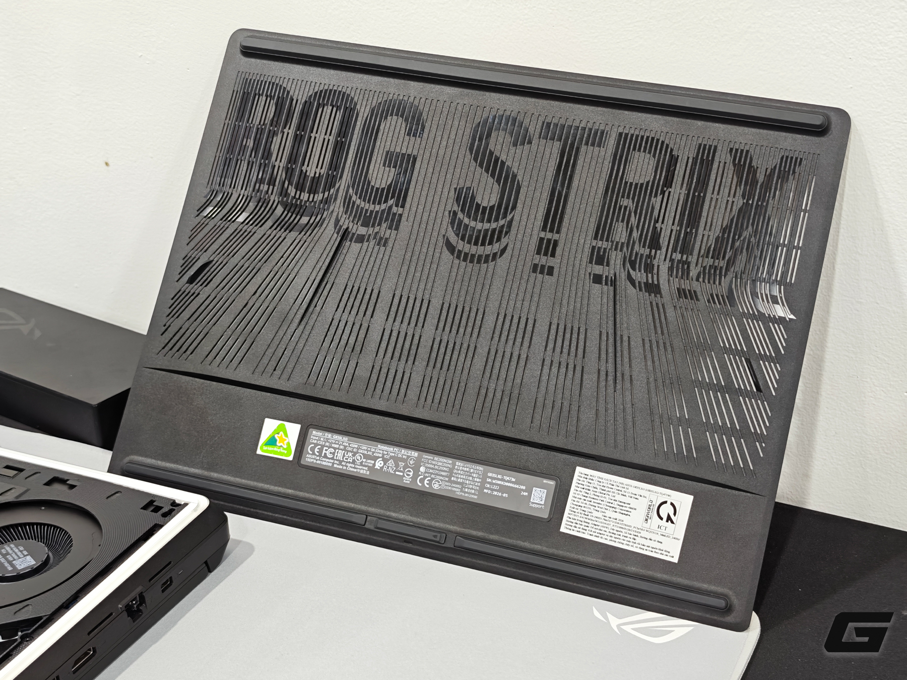 Gallery - Laptop gaming mạnh nhất lịch sử ROG chính thức bán tại Việt Nam: Đem SH350i ra đổi vẫn phải bù thêm tiền mới rước về được - image 17